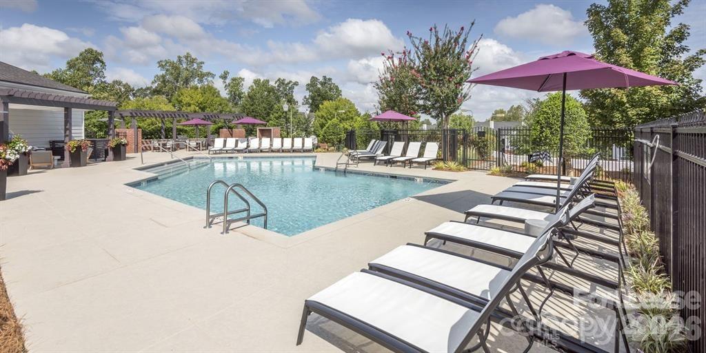 14325 Plantation Park Boulevard Ballantyn W/ Solarium Property Photo 2
