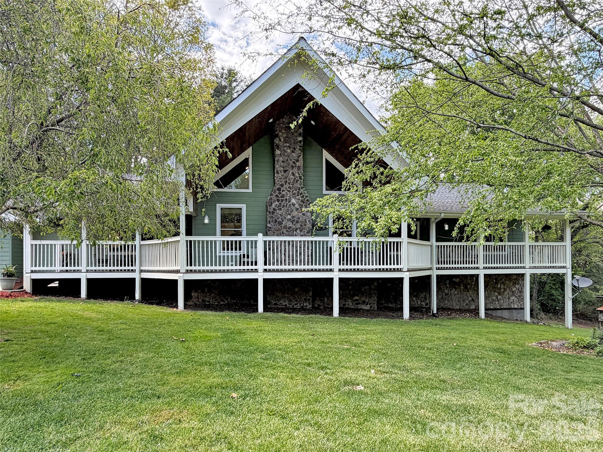 129 Hooper Haven Drive Property Photo 1