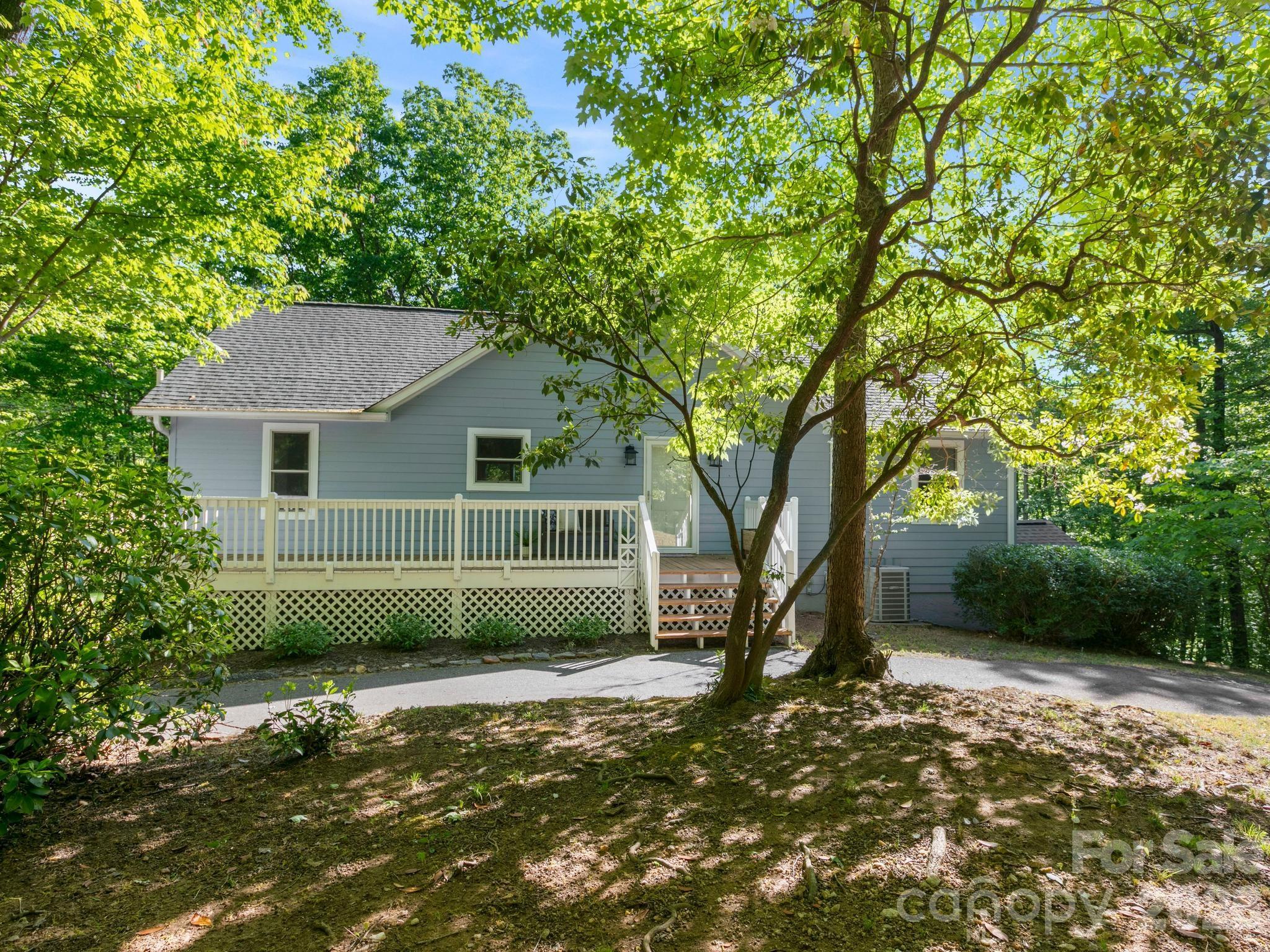 220 Jones Court Property Photo 4
