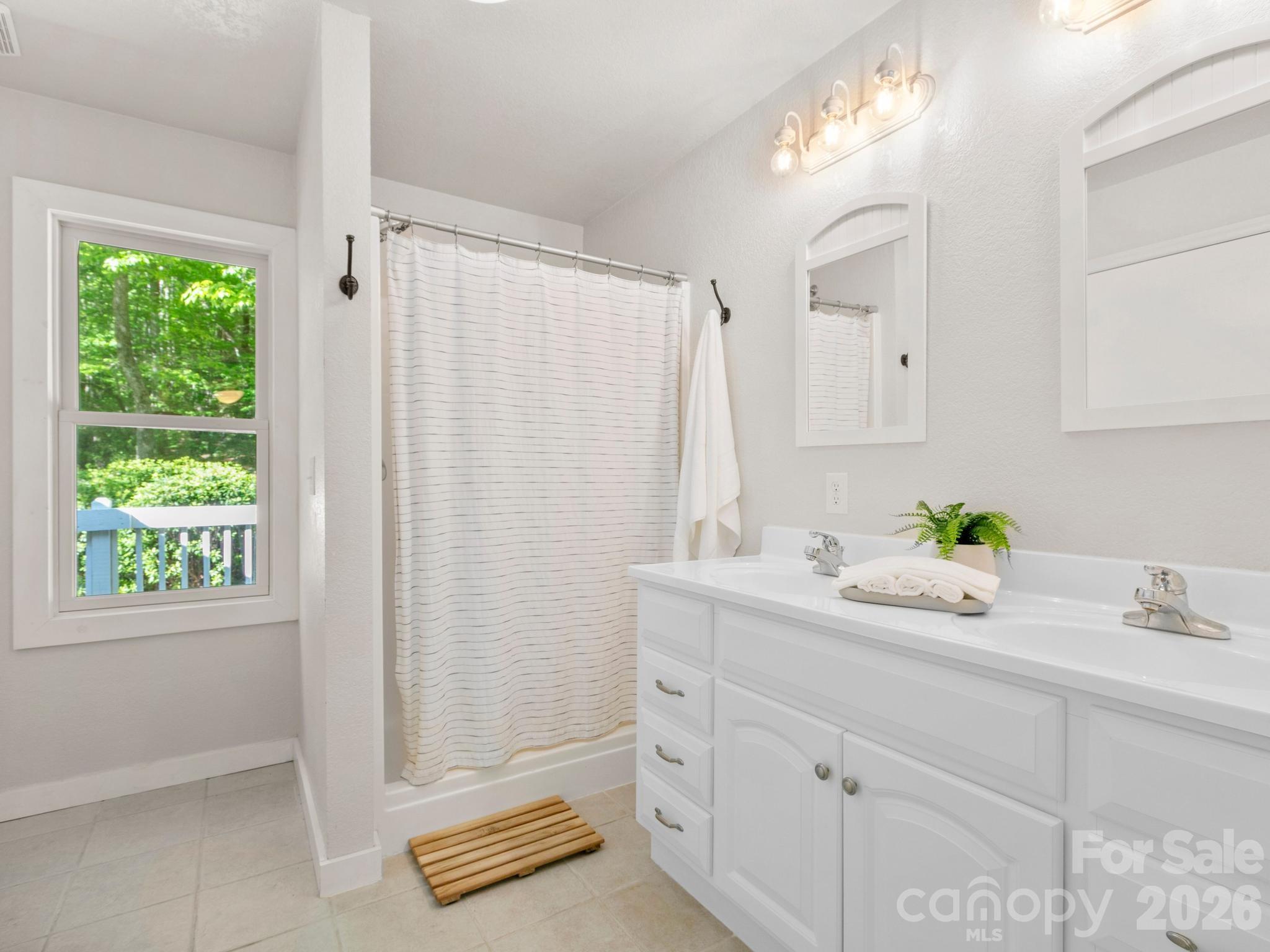 220 Jones Court Property Photo 16