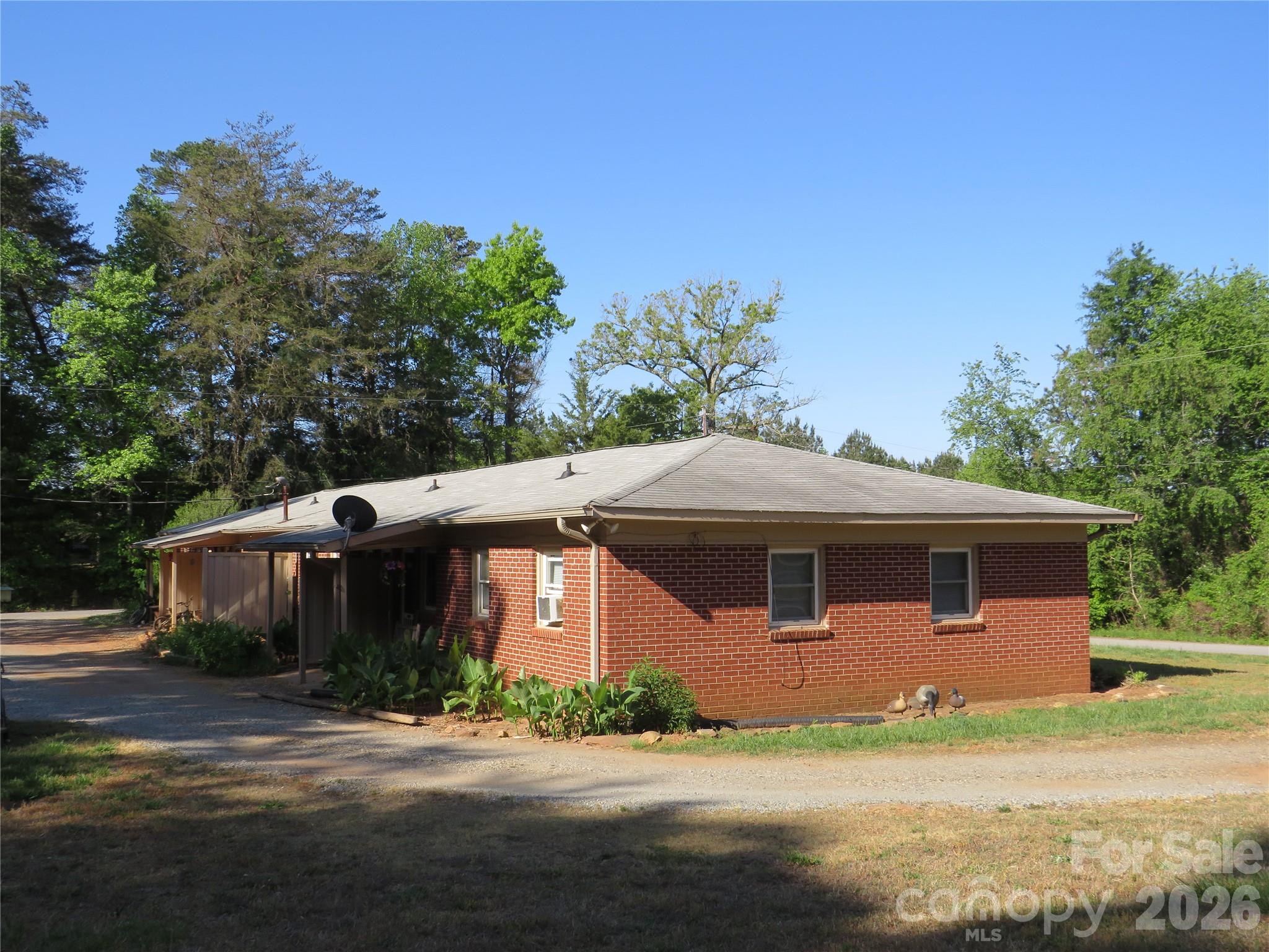 144 Nottingham Drive Property Photo 9