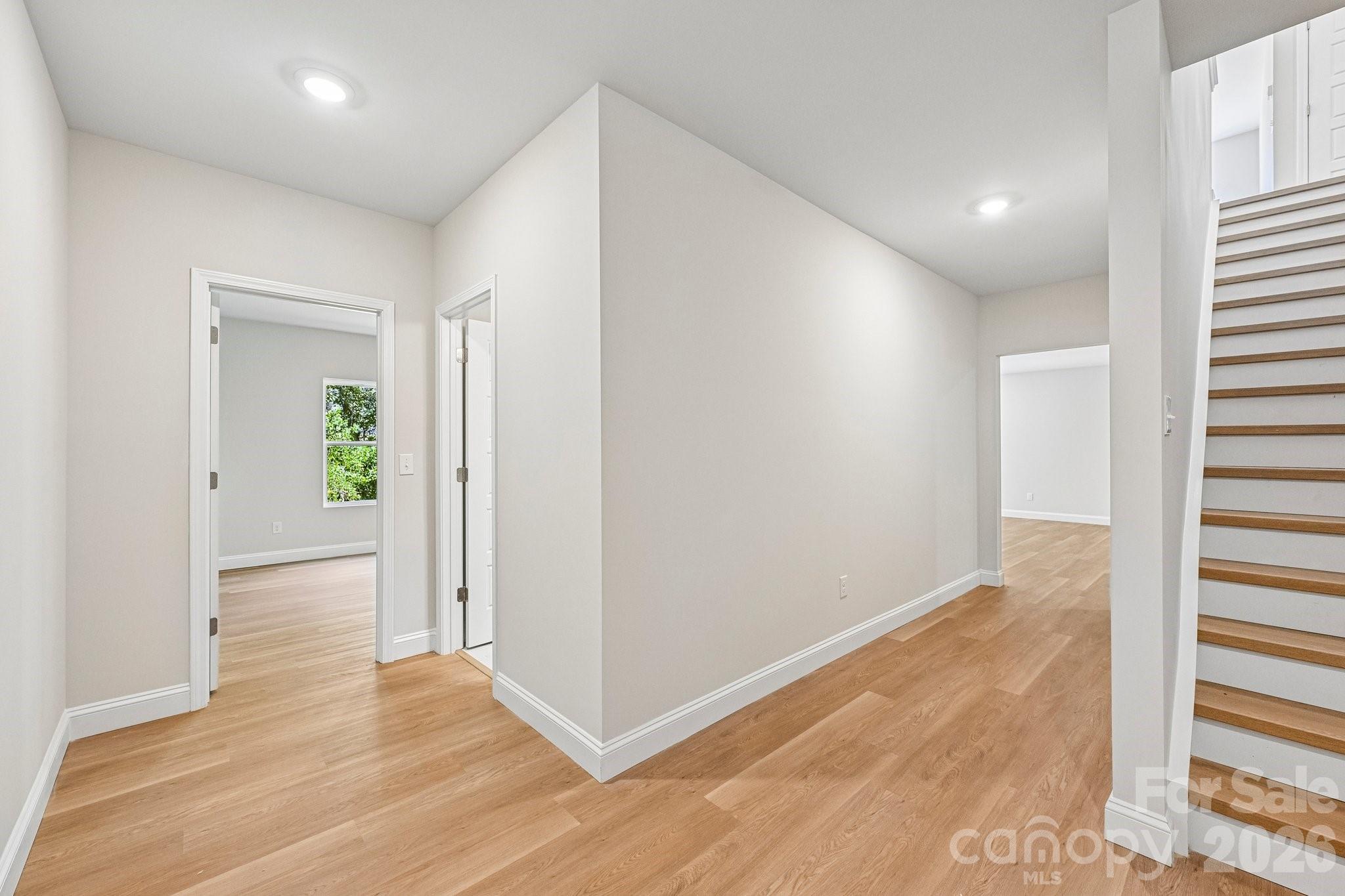 605 Banter Lane 37 Property Photo 32