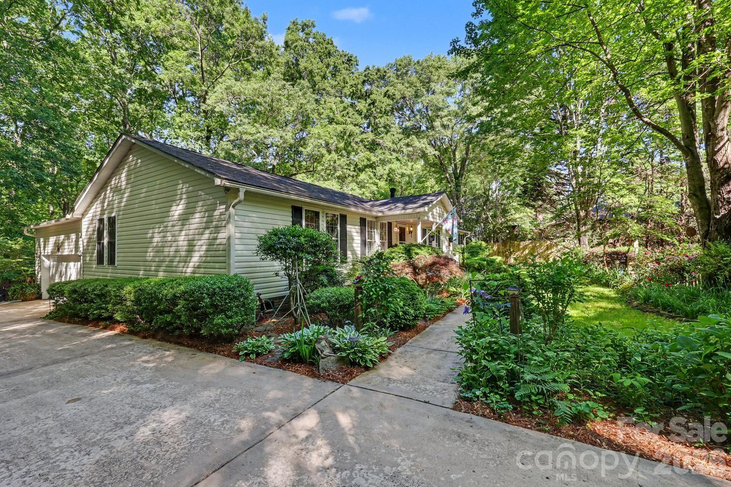 10112 Idlewild Road Property Photo 1