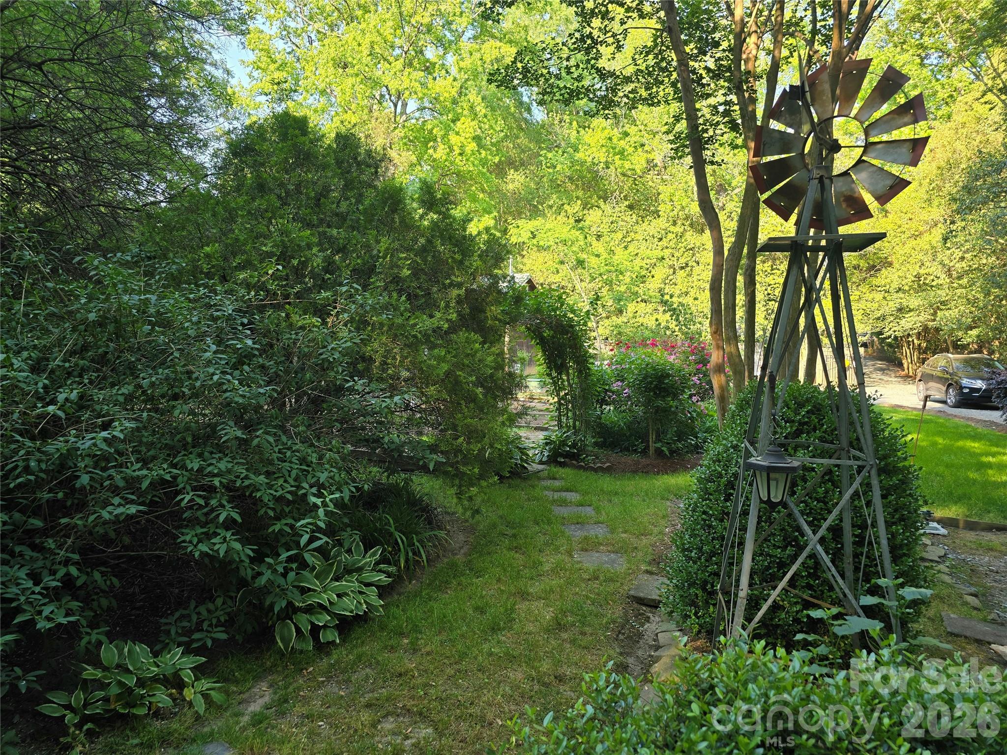 10112 Idlewild Road Property Photo 5