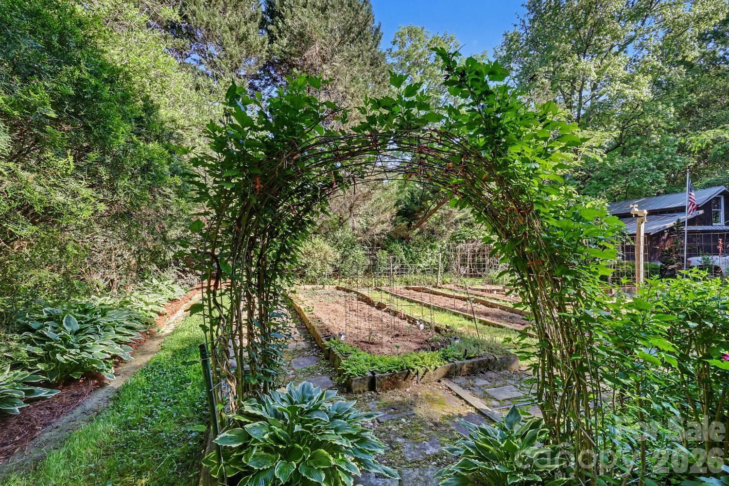 10112 Idlewild Road Property Photo 6