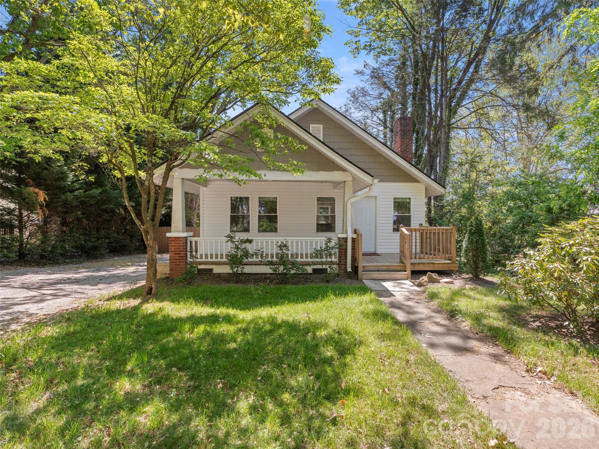 926 W Chapel Road Property Photo 1