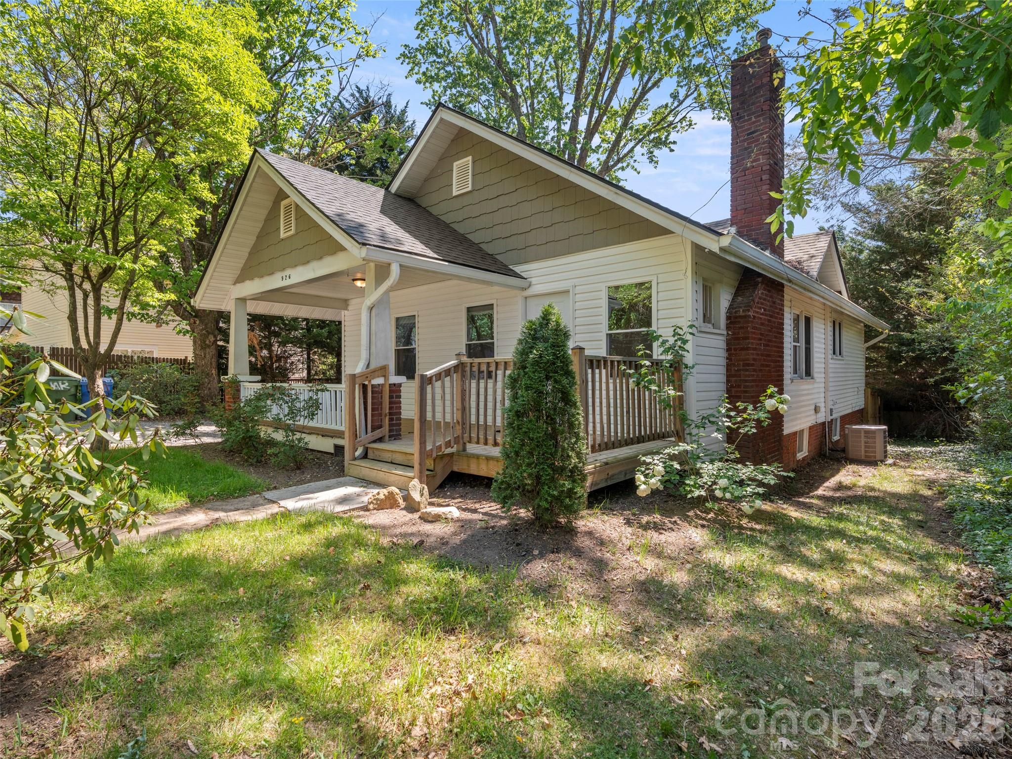 926 W Chapel Road Property Photo 3