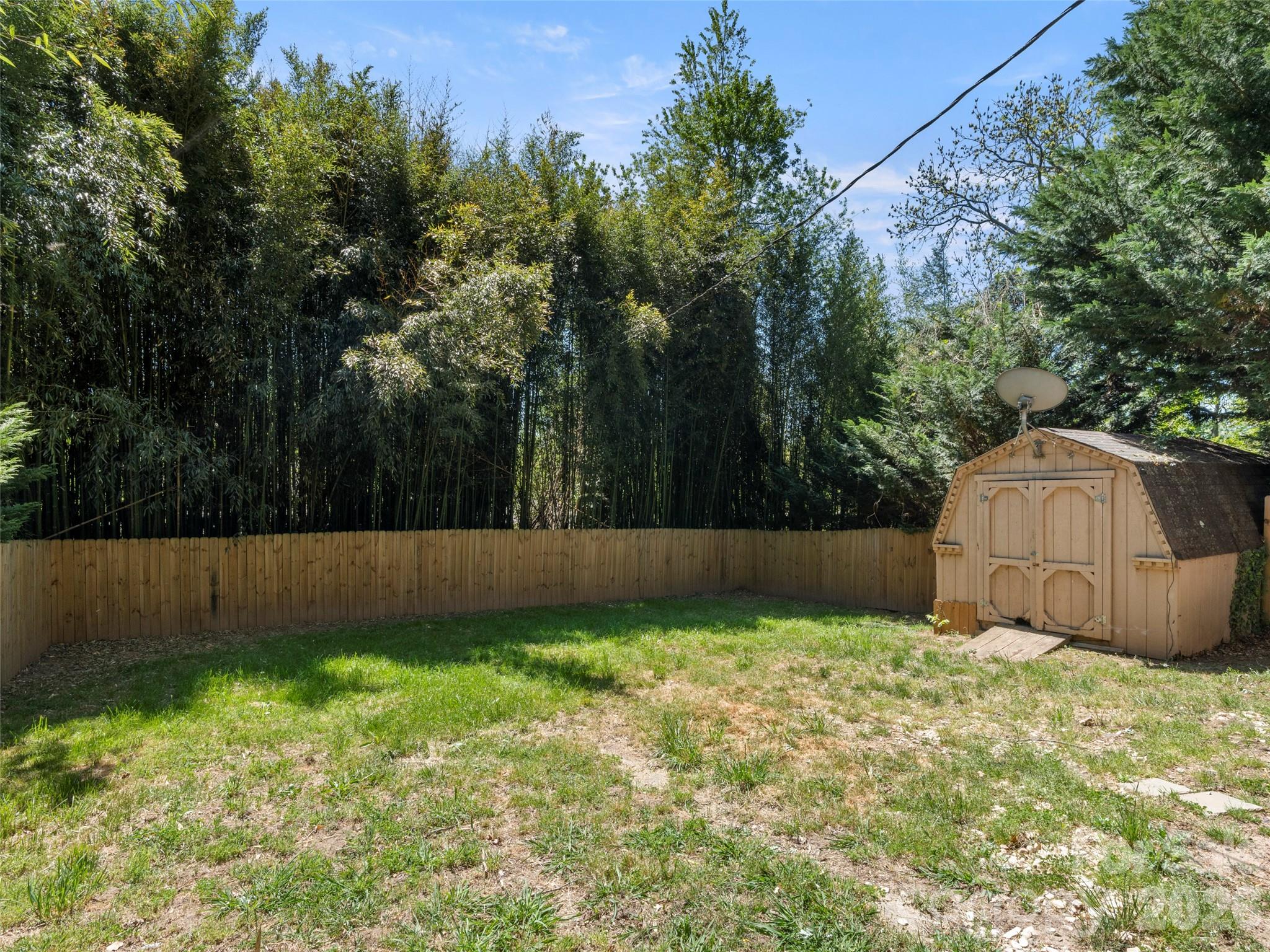 926 W Chapel Road Property Photo 5