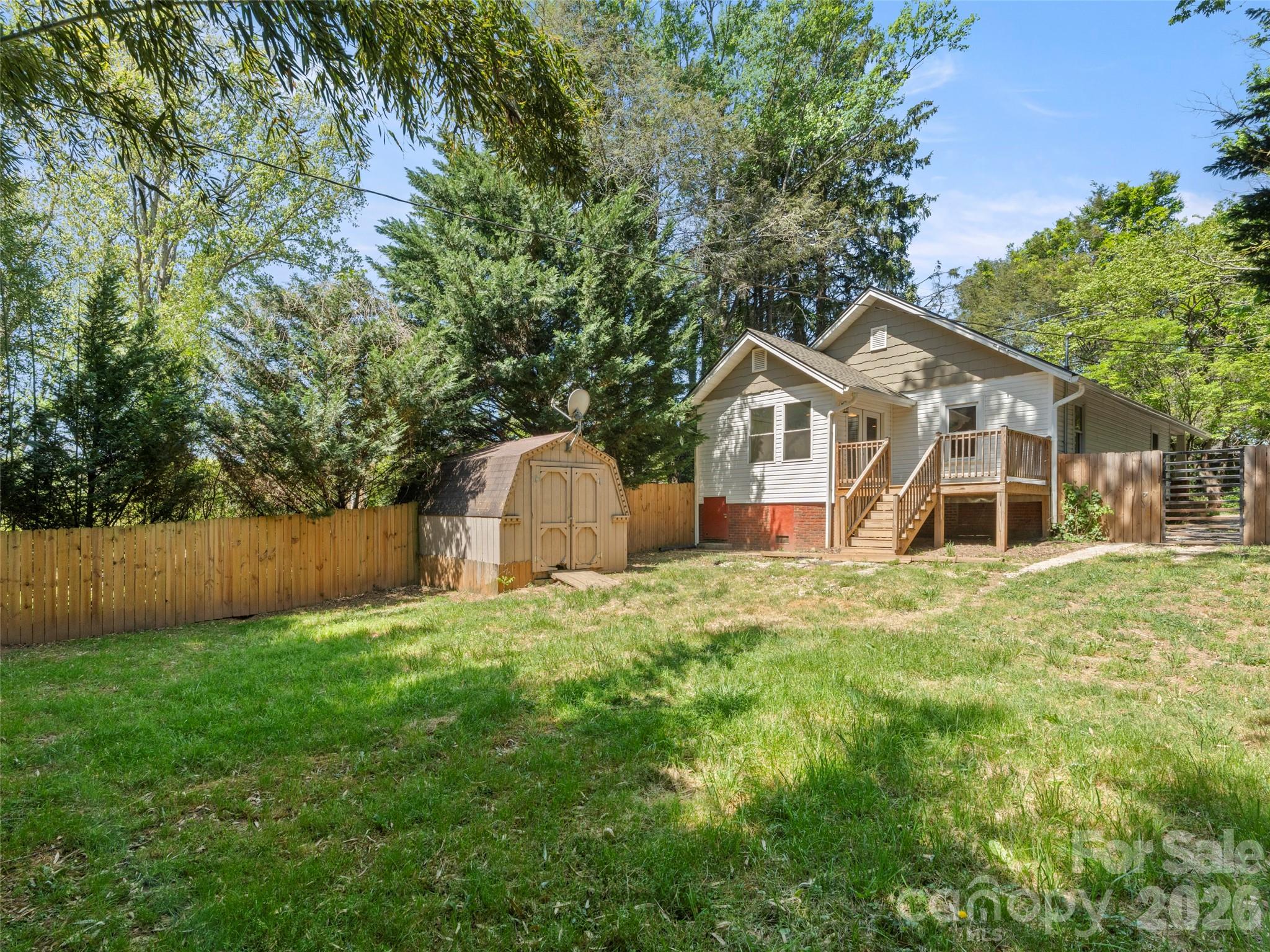 926 W Chapel Road Property Photo 6