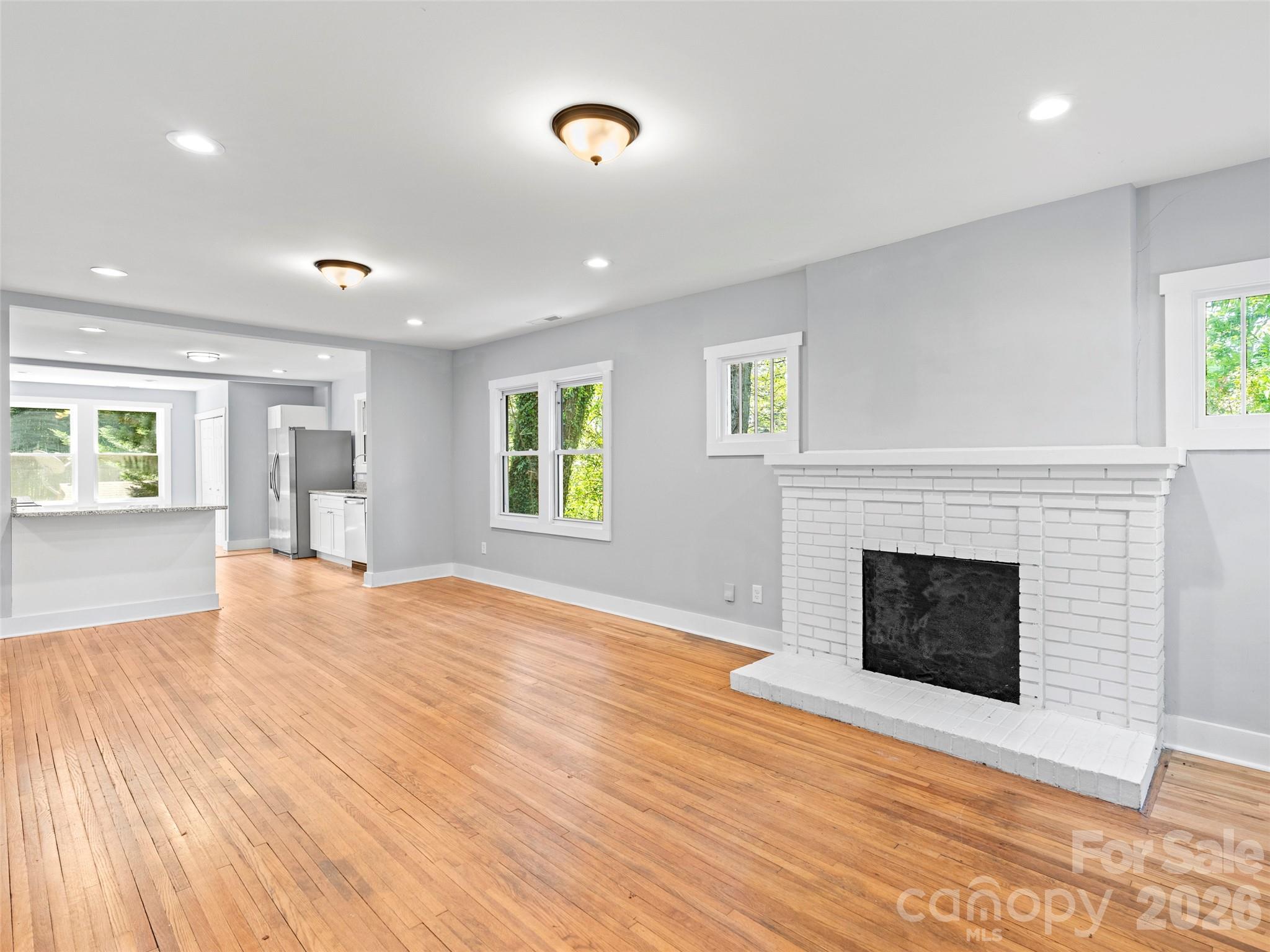 926 W Chapel Road Property Photo 9