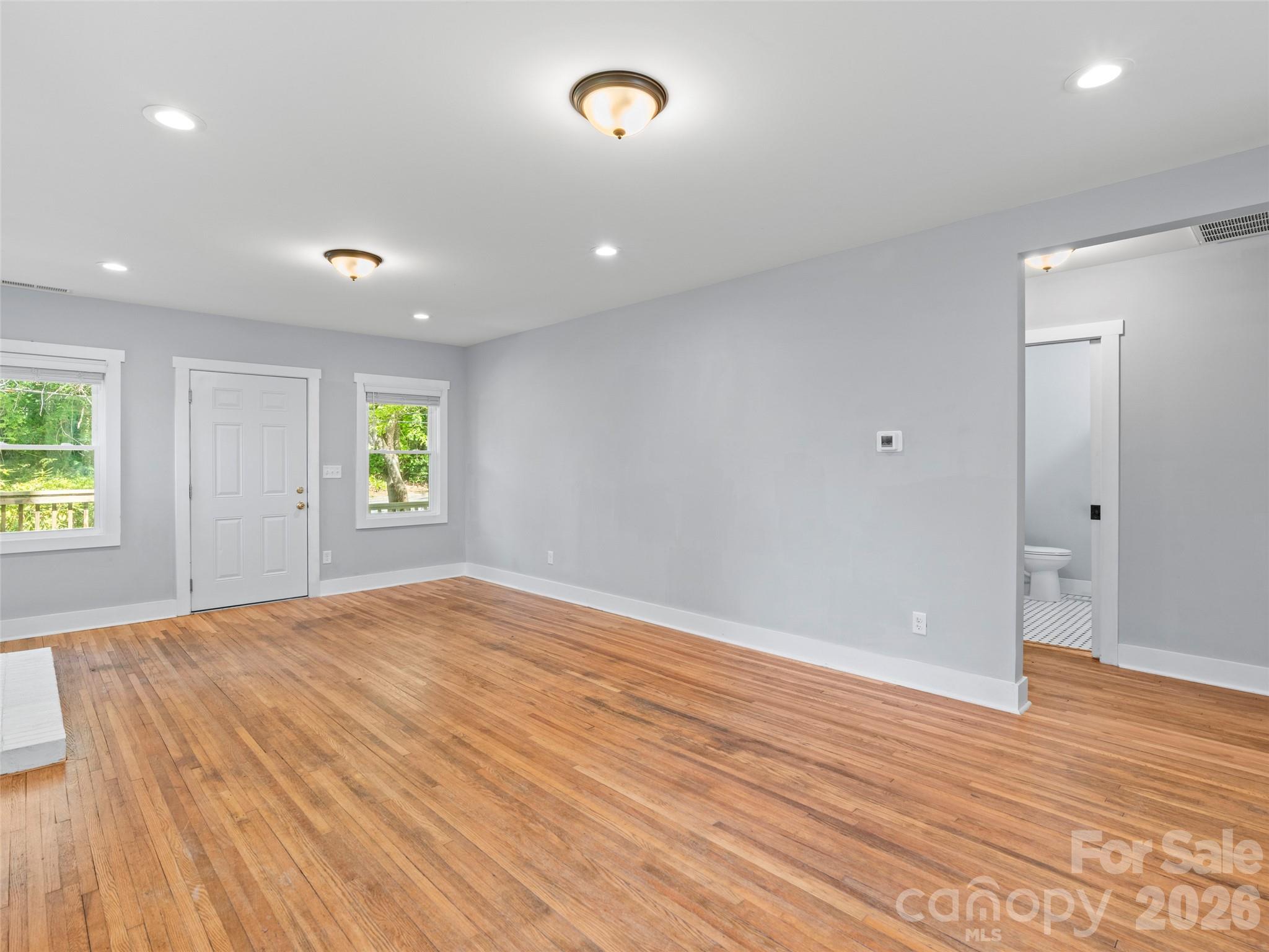 926 W Chapel Road Property Photo 11