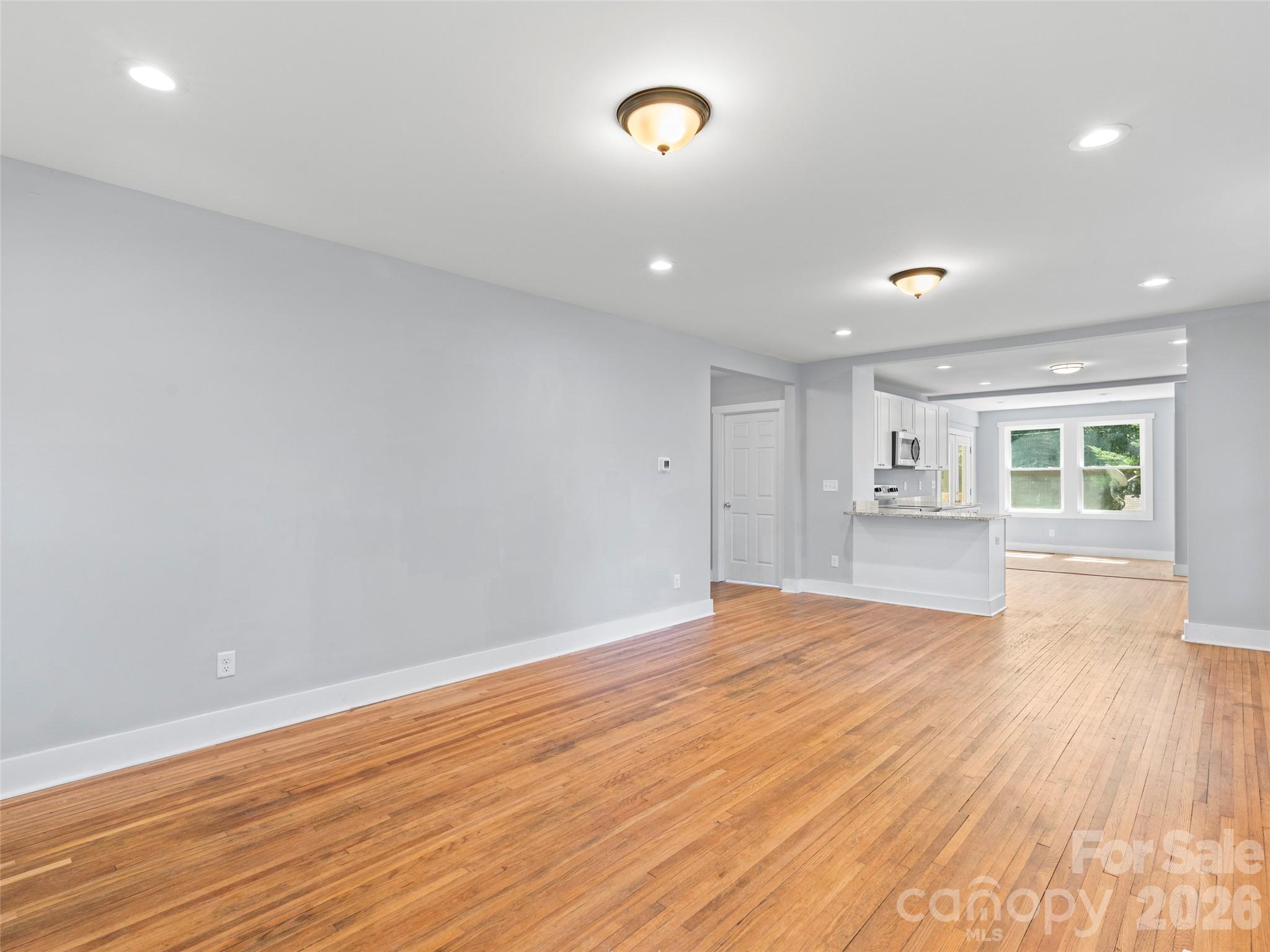 926 W Chapel Road Property Photo 12