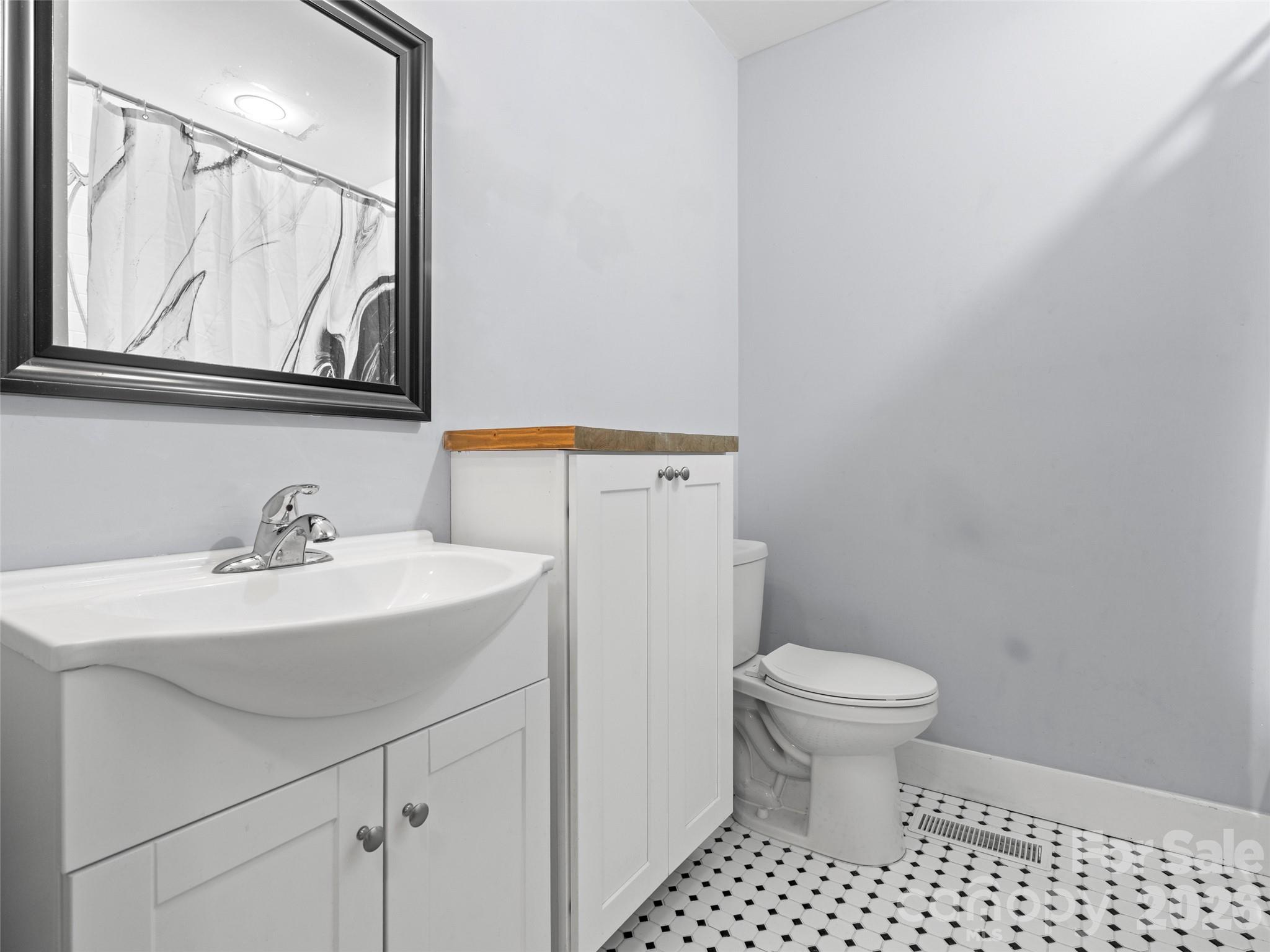 926 W Chapel Road Property Photo 20
