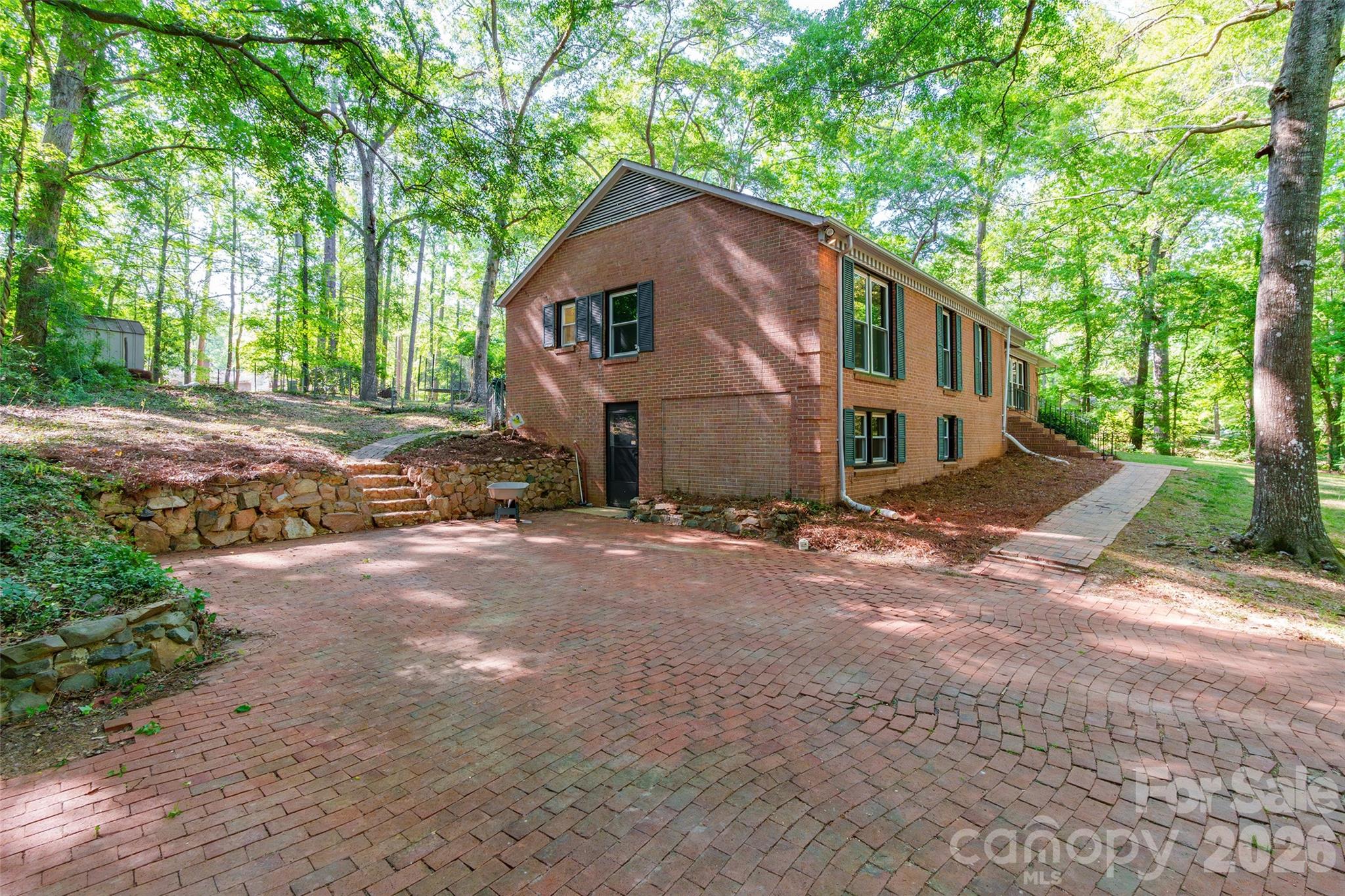 513 Mountainbrook Road Property Photo 3