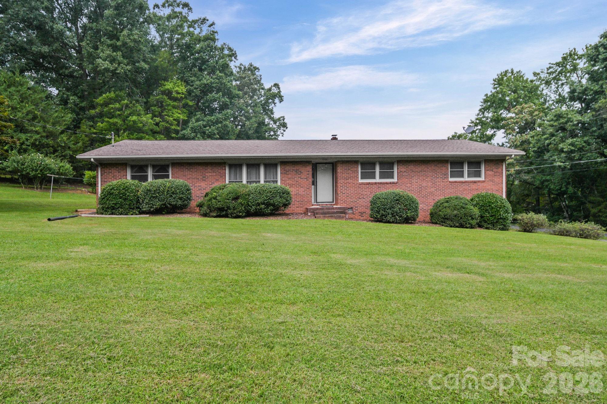 1008 Longview Drive Property Photo 1