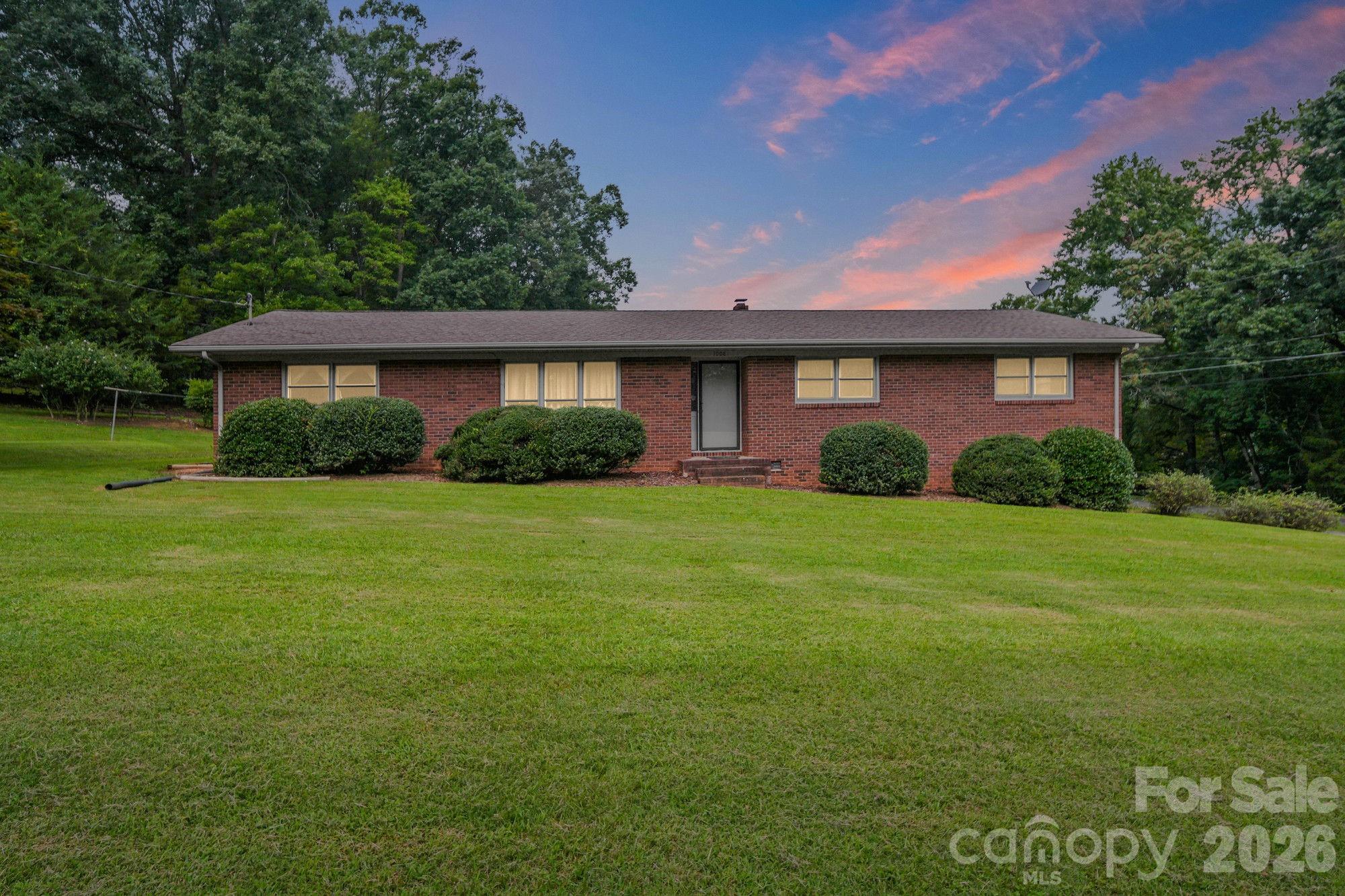 1008 Longview Drive Property Photo 2