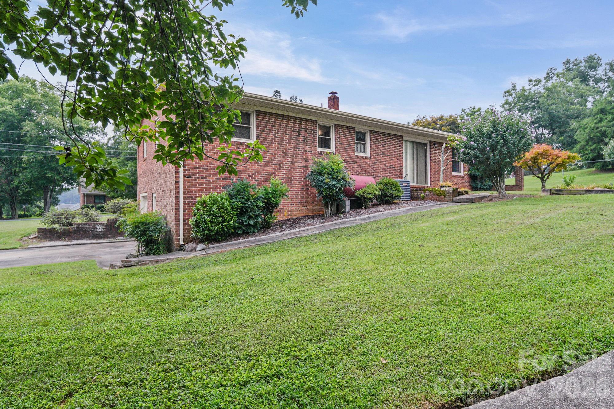 1008 Longview Drive Property Photo 3