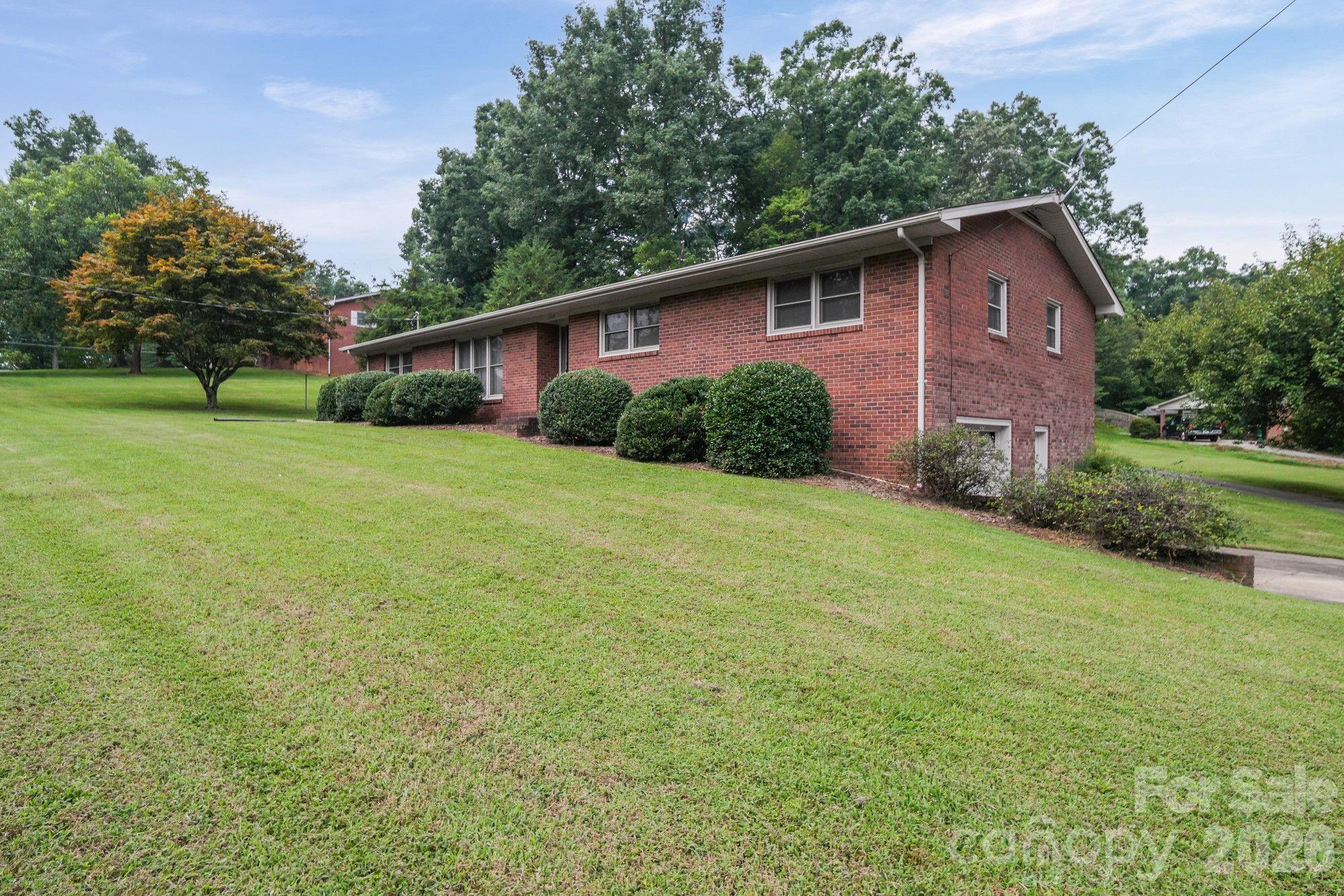 1008 Longview Drive Property Photo 4