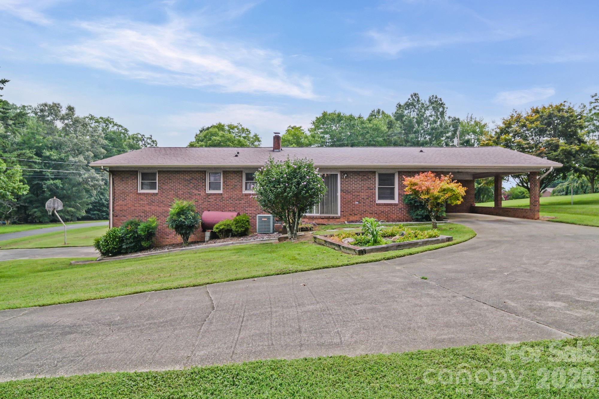 1008 Longview Drive Property Photo 6