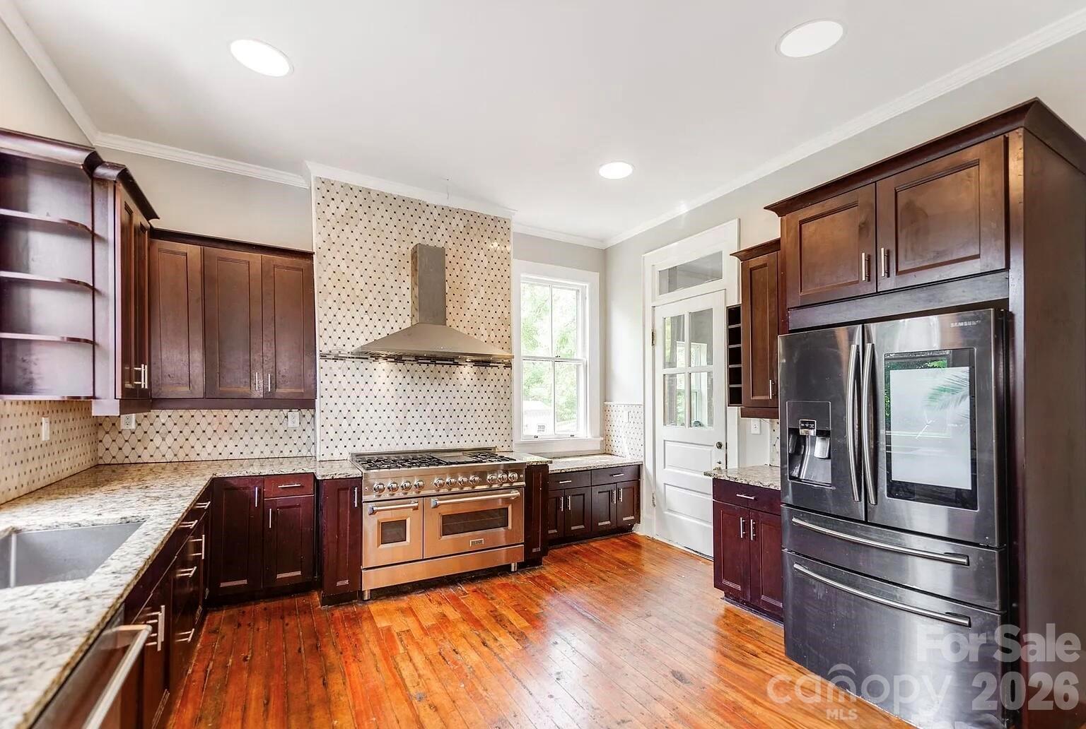 128 W End Street Property Photo 3