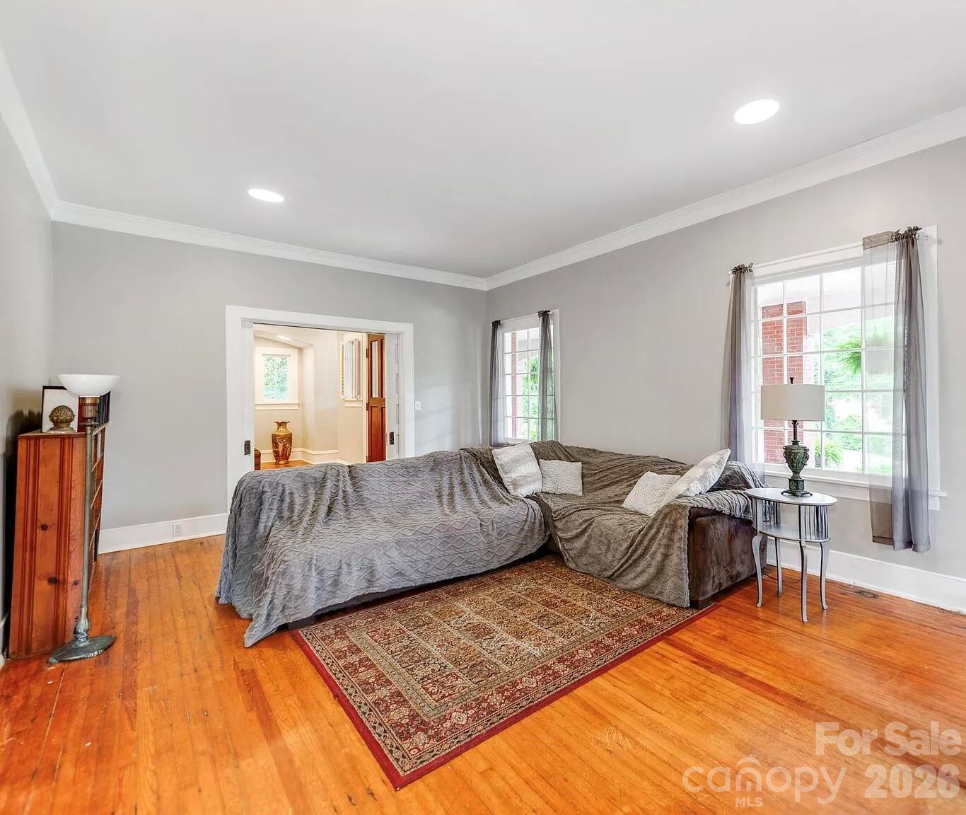 128 W End Street Property Photo 5