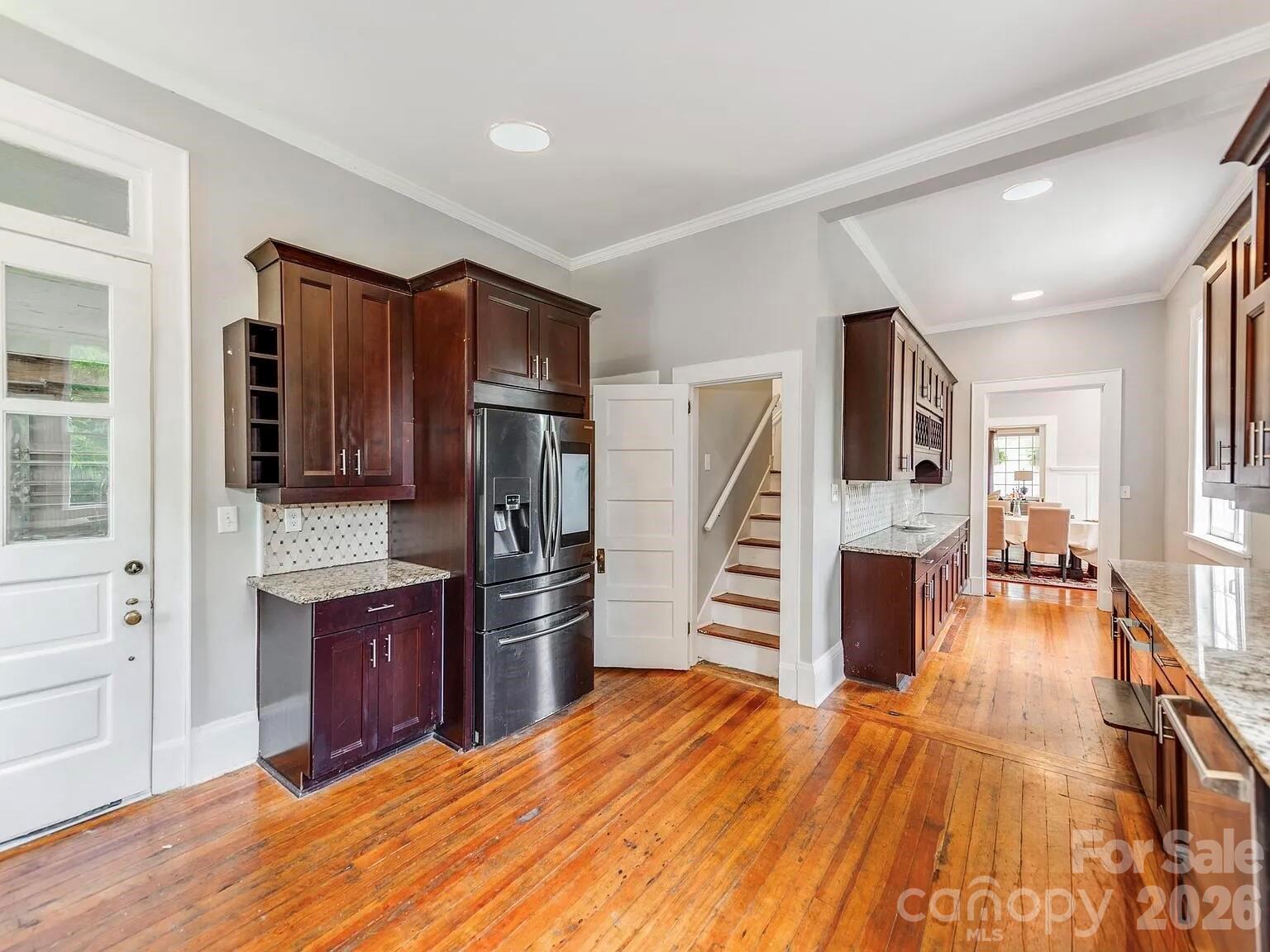 128 W End Street Property Photo 9