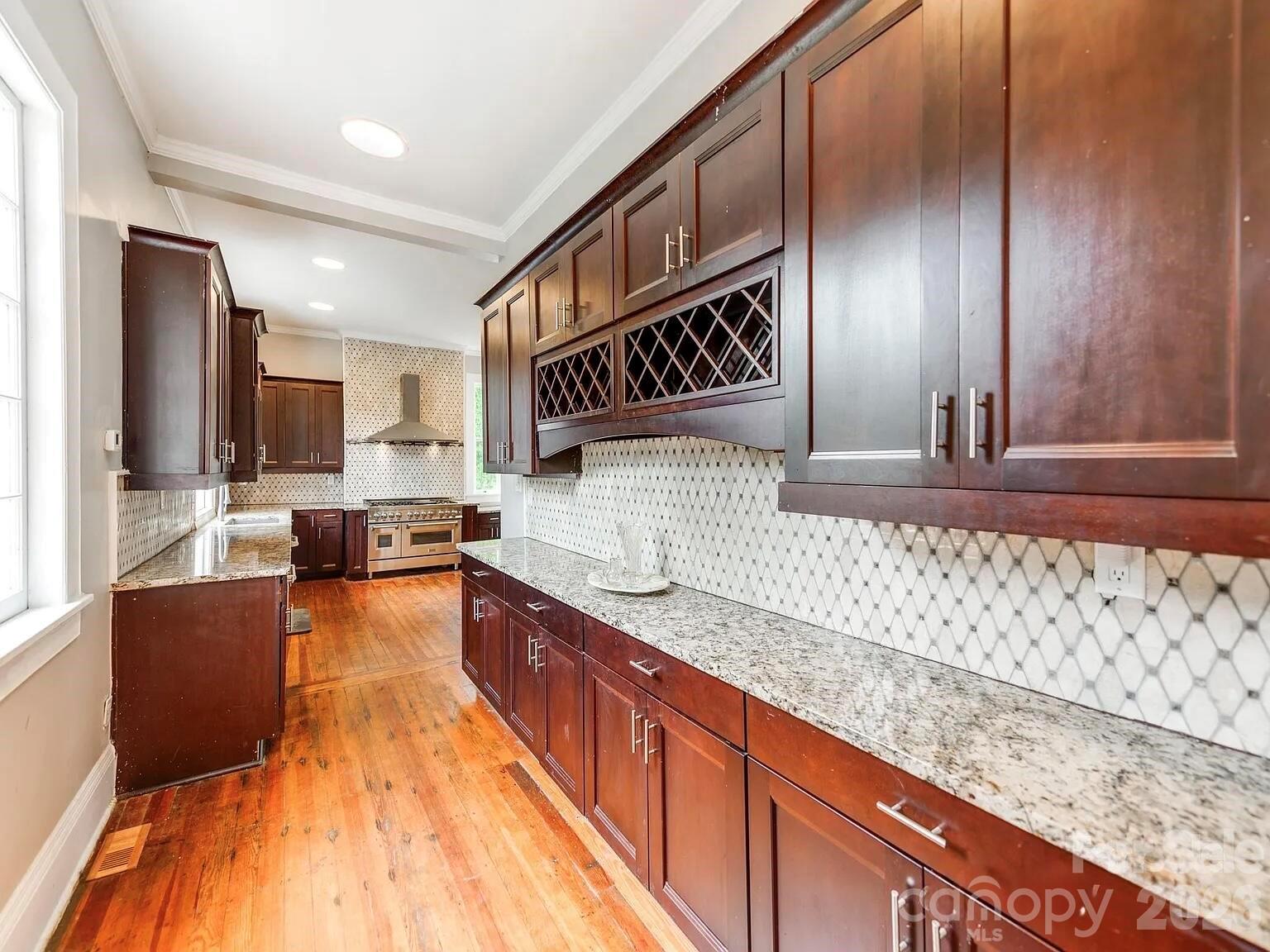 128 W End Street Property Photo 10