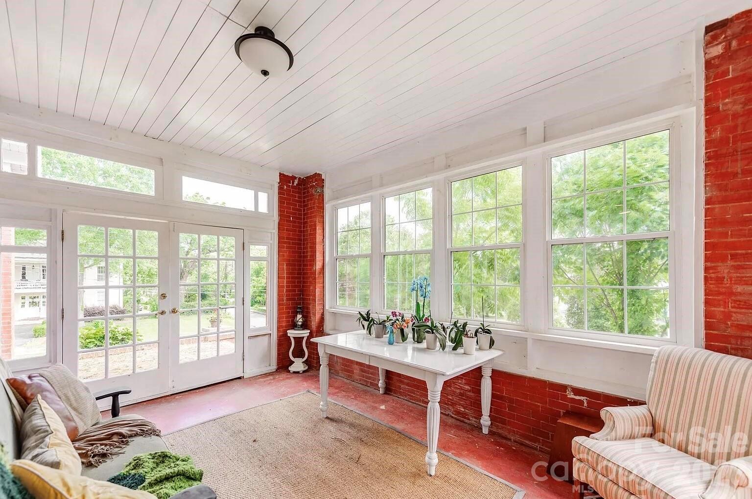 128 W End Street Property Photo 33