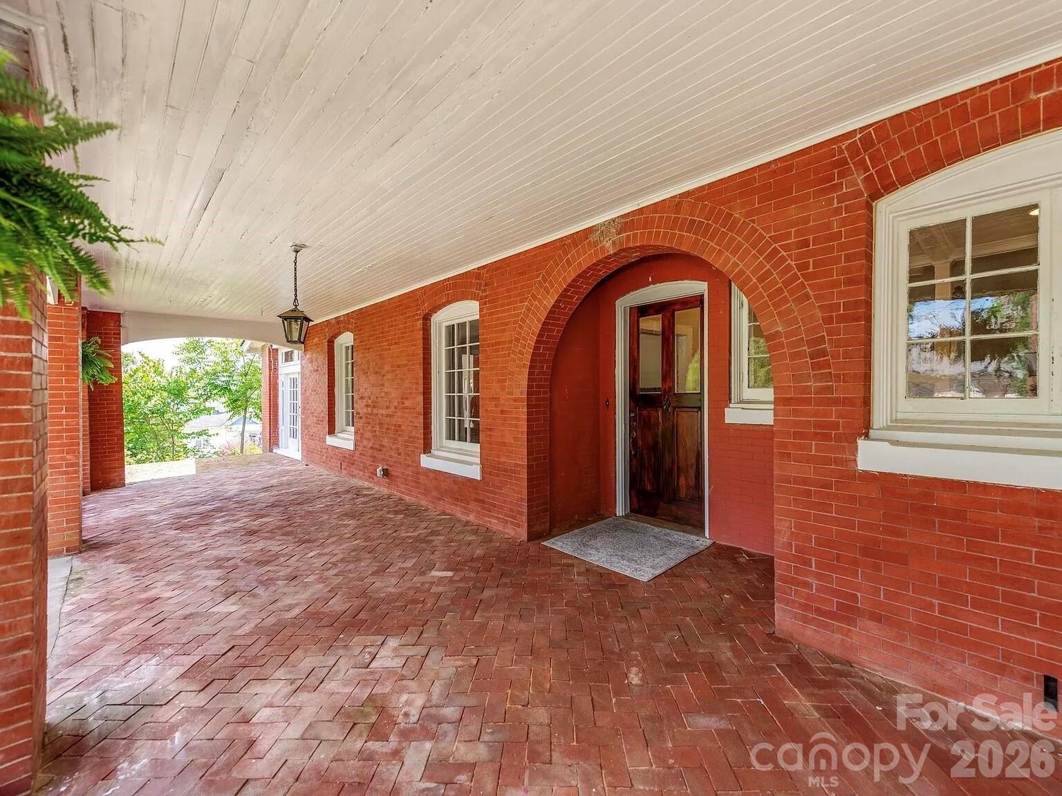 128 W End Street Property Photo 36