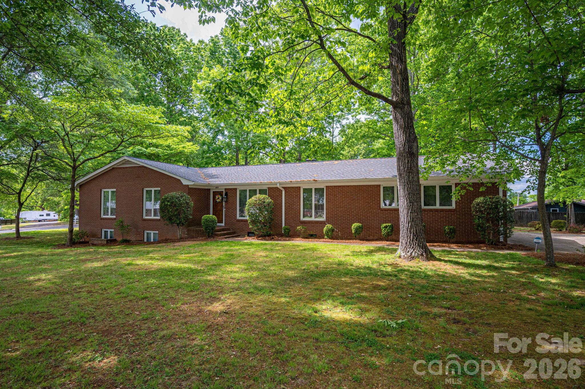 602 Lee Street Property Photo 1