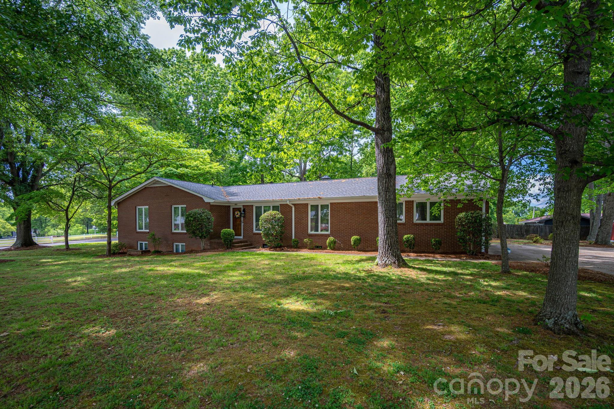 602 Lee Street Property Photo 4