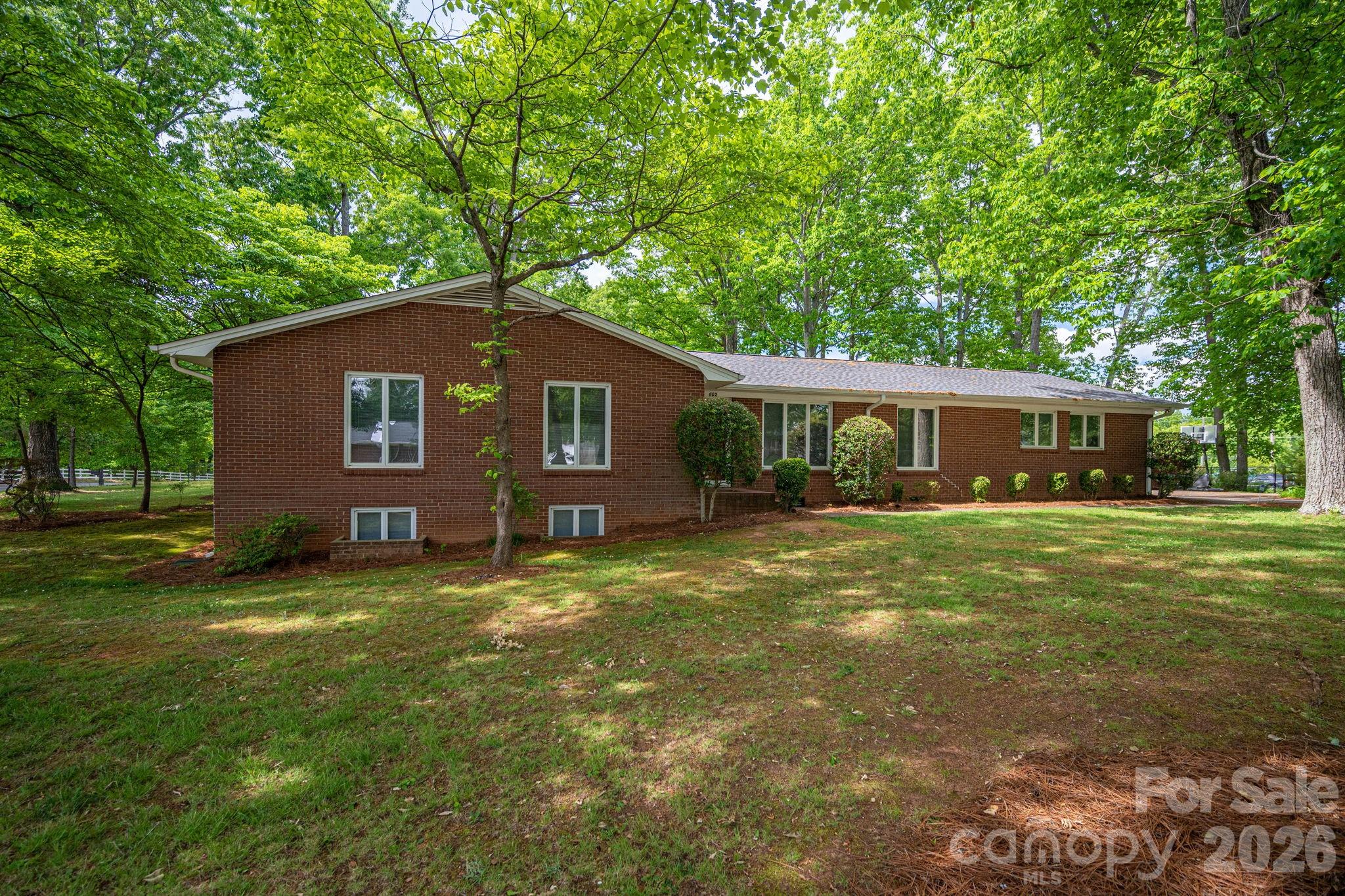 602 Lee Street Property Photo 5