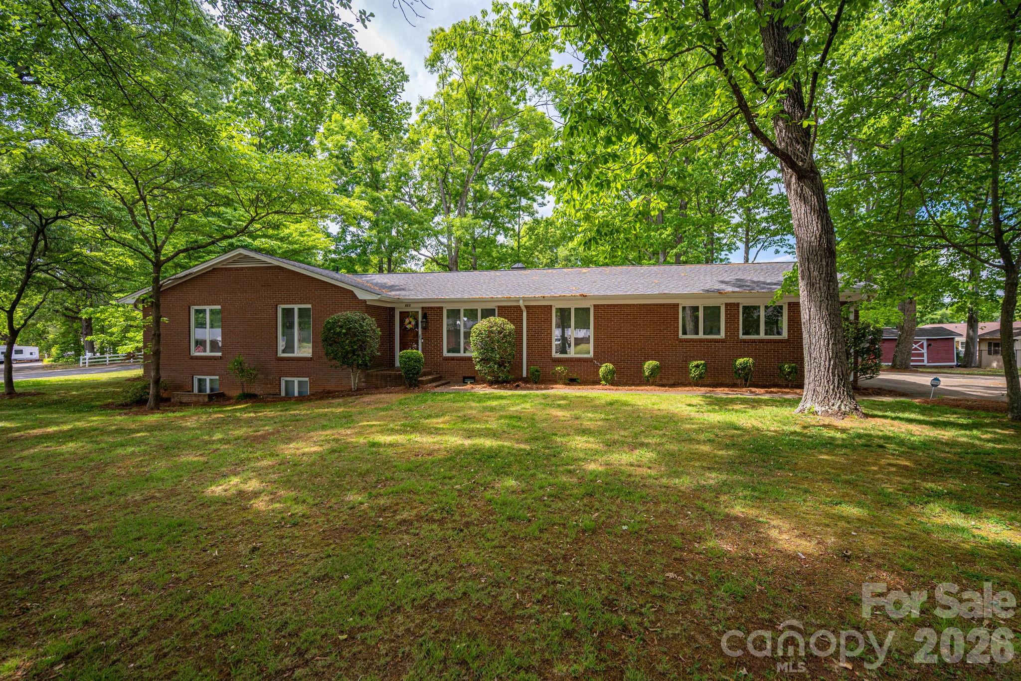 602 Lee Street Property Photo 6
