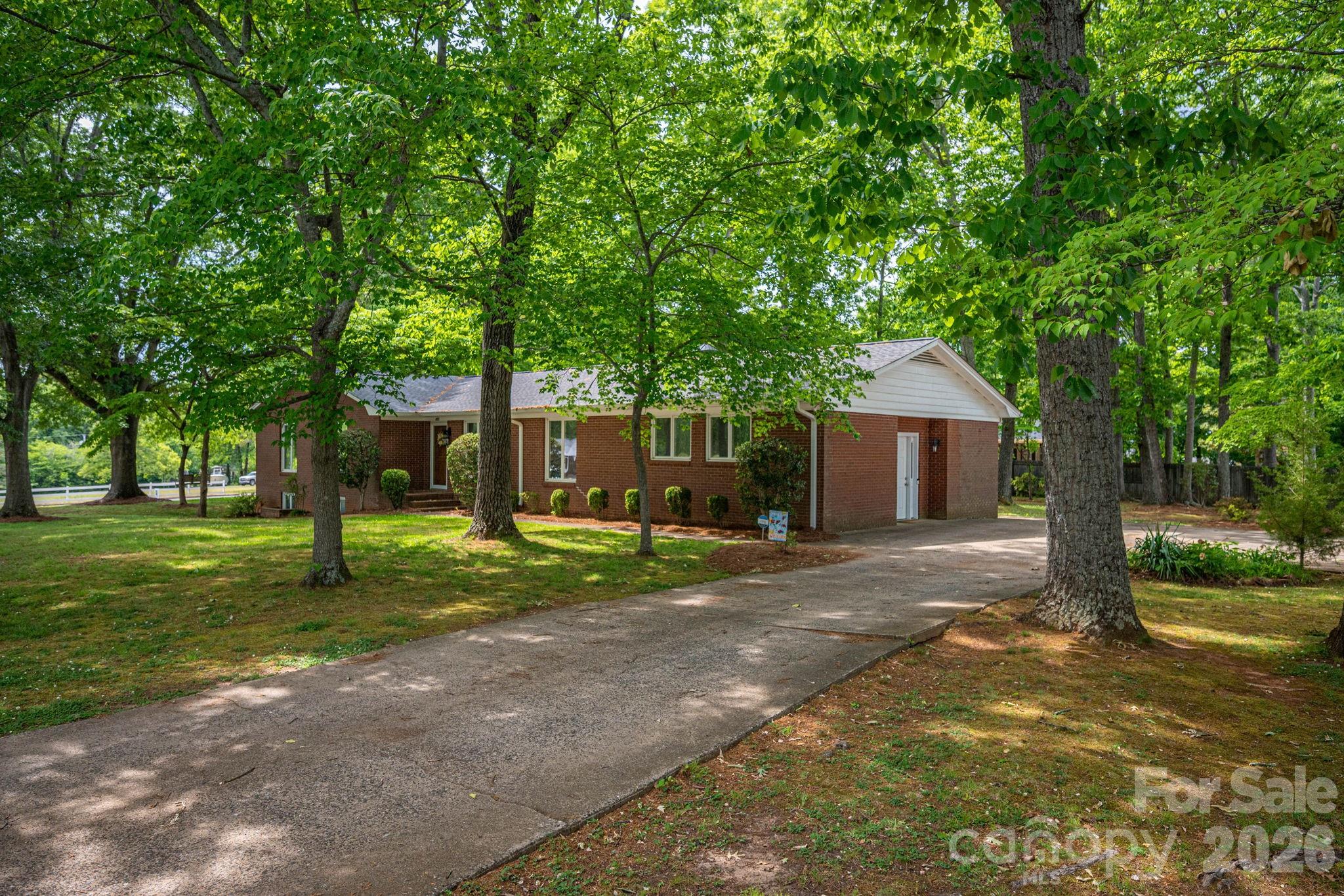 602 Lee Street Property Photo 7
