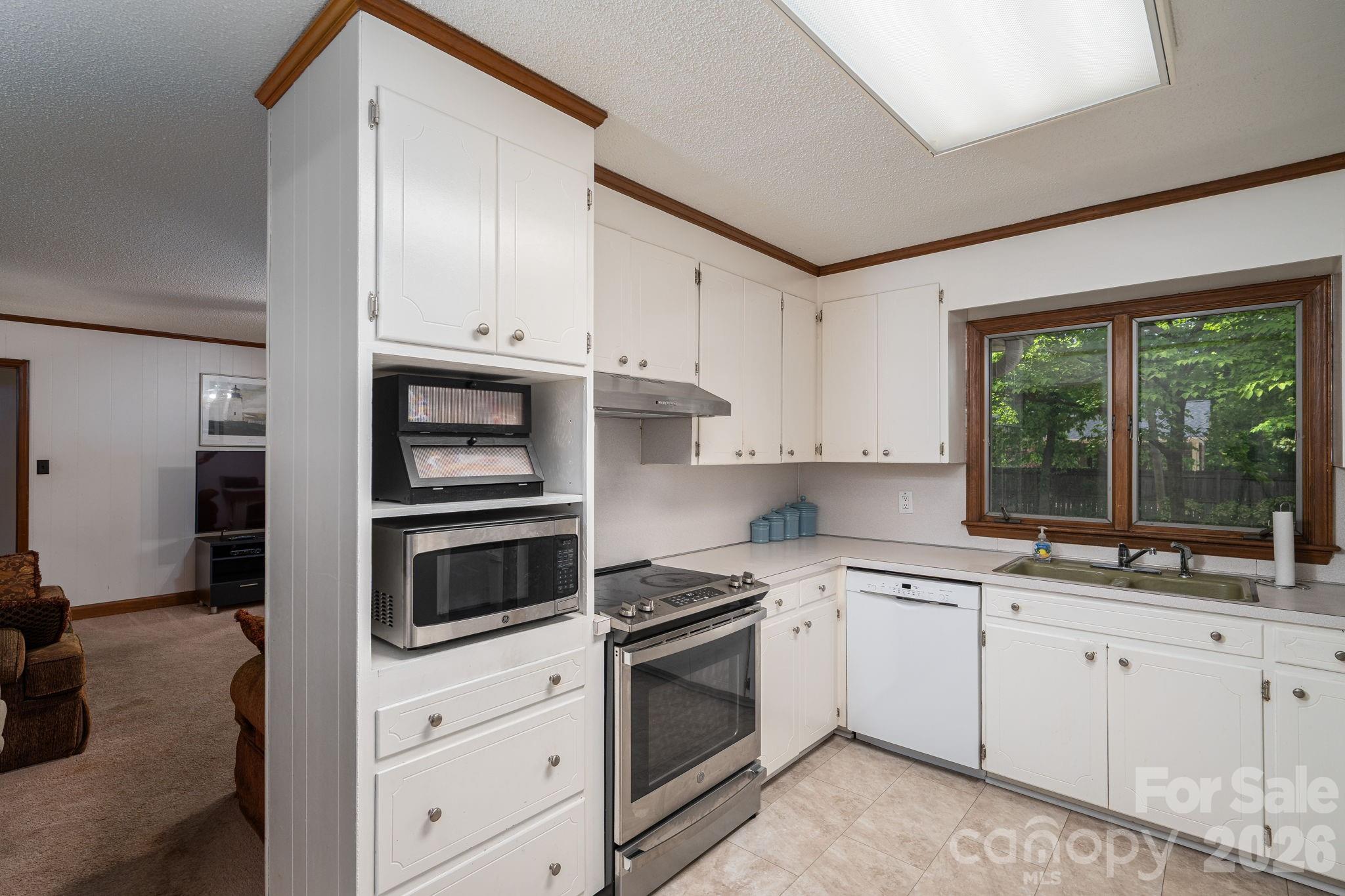 602 Lee Street Property Photo 22