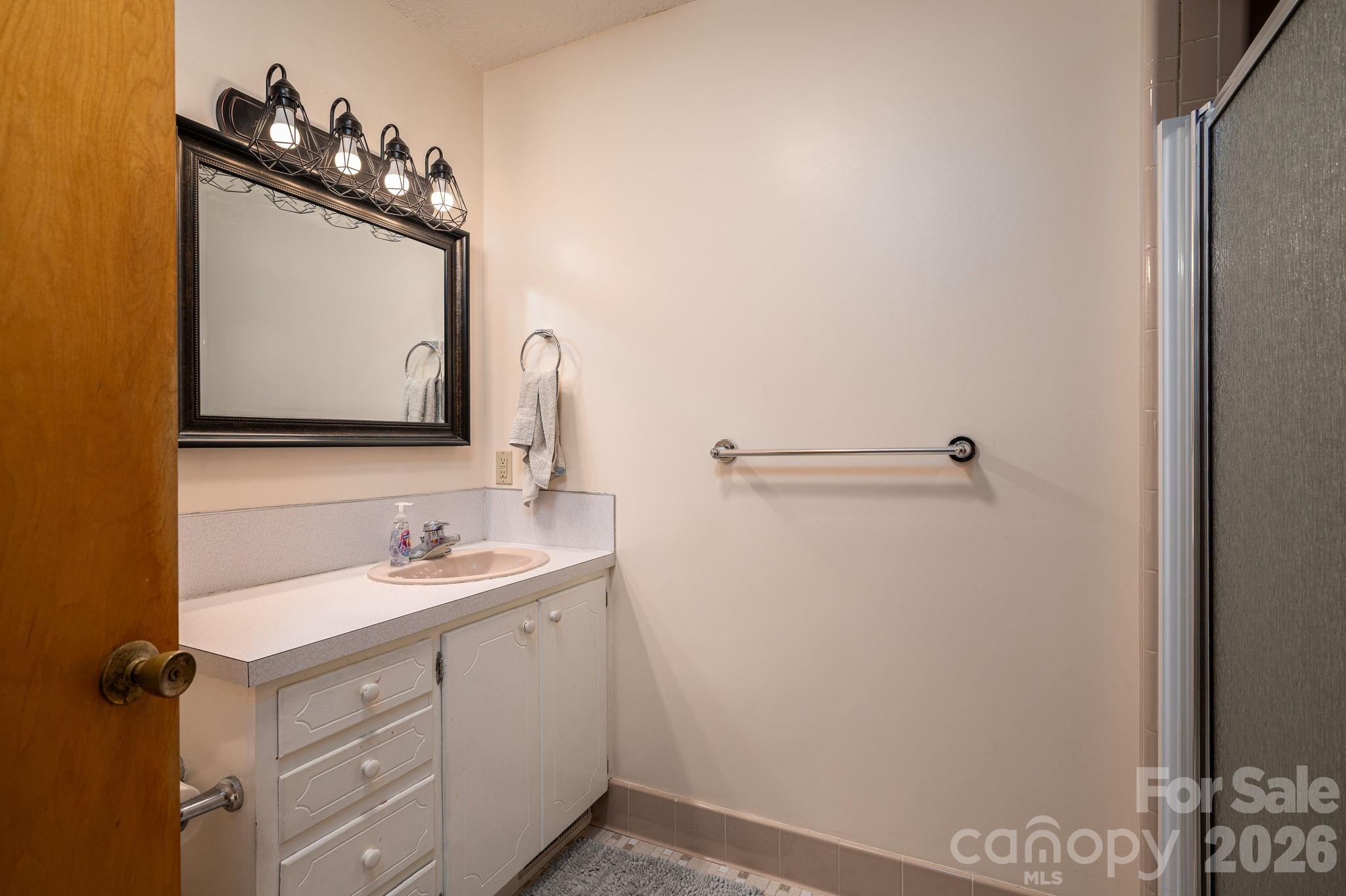 602 Lee Street Property Photo 29