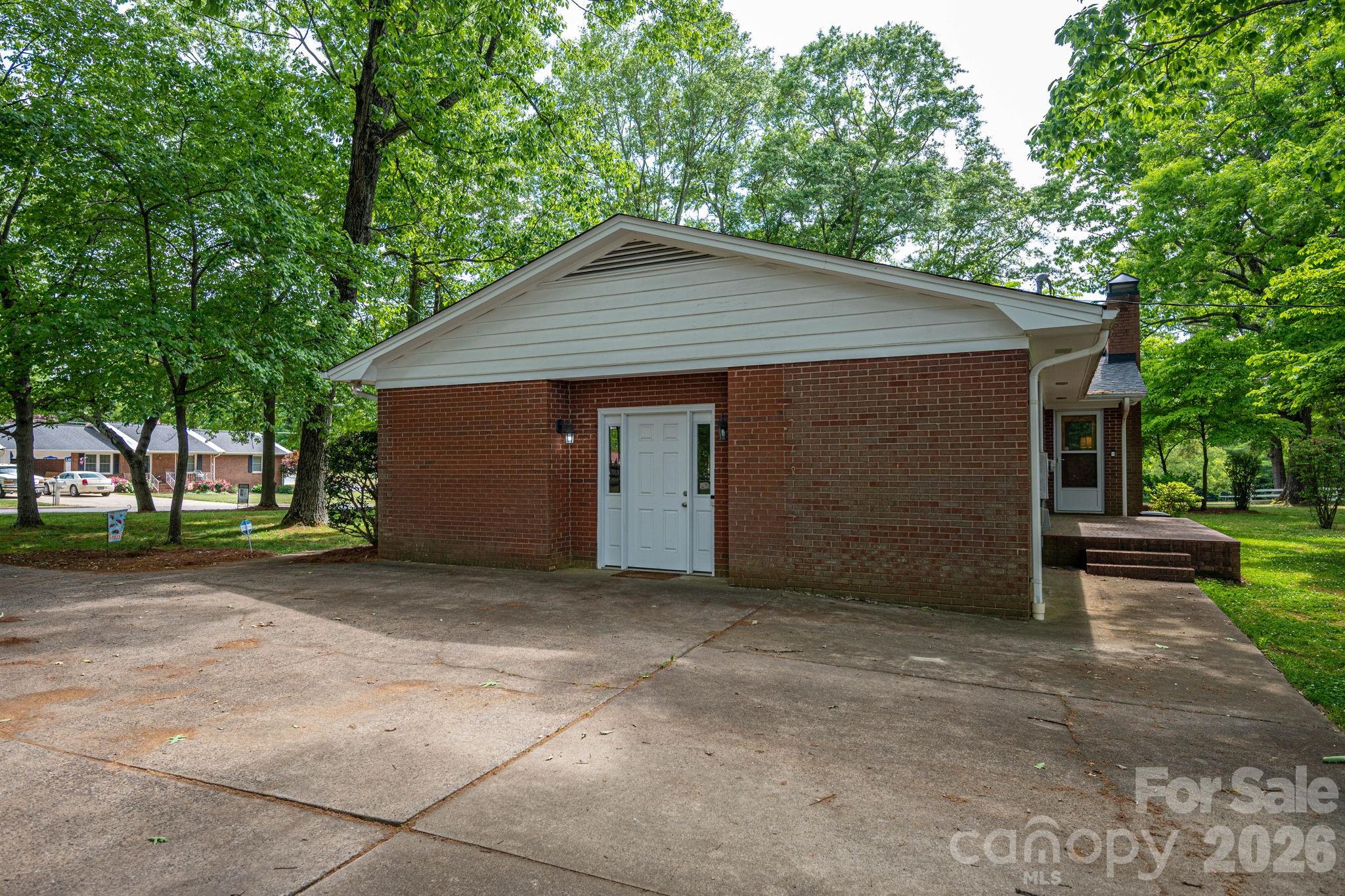 602 Lee Street Property Photo 43
