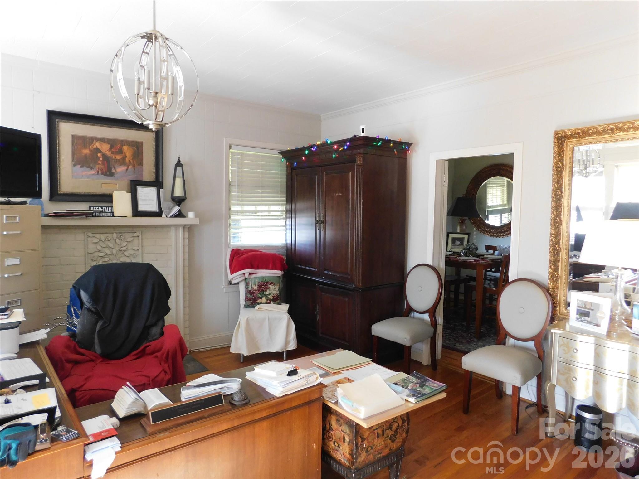 221 S Charlotte Avenue Property Photo 6
