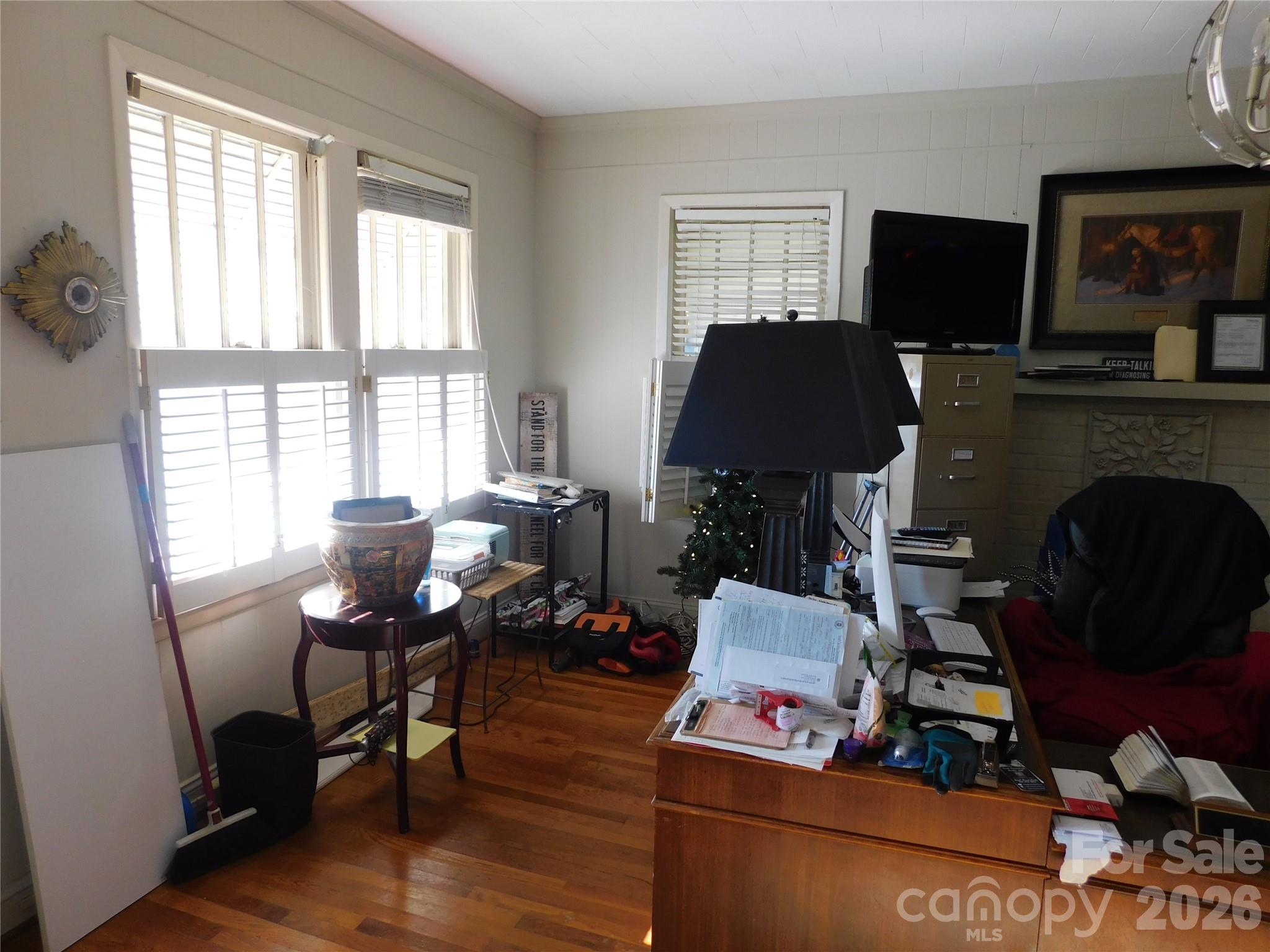 221 S Charlotte Avenue Property Photo 7