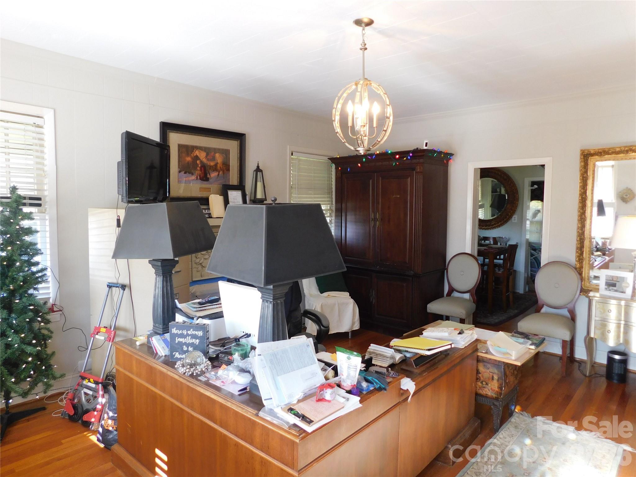 221 S Charlotte Avenue Property Photo 9