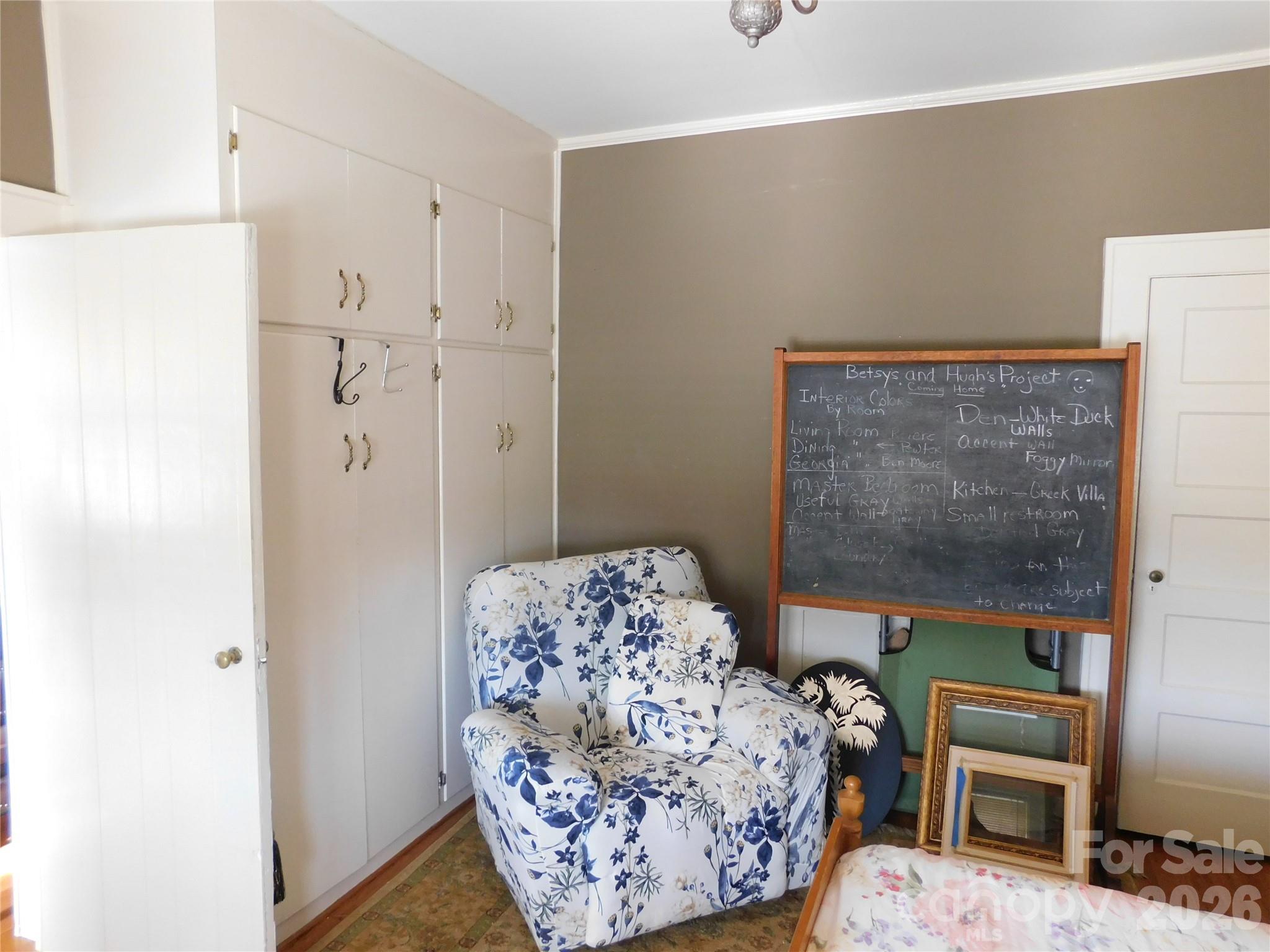 221 S Charlotte Avenue Property Photo 16