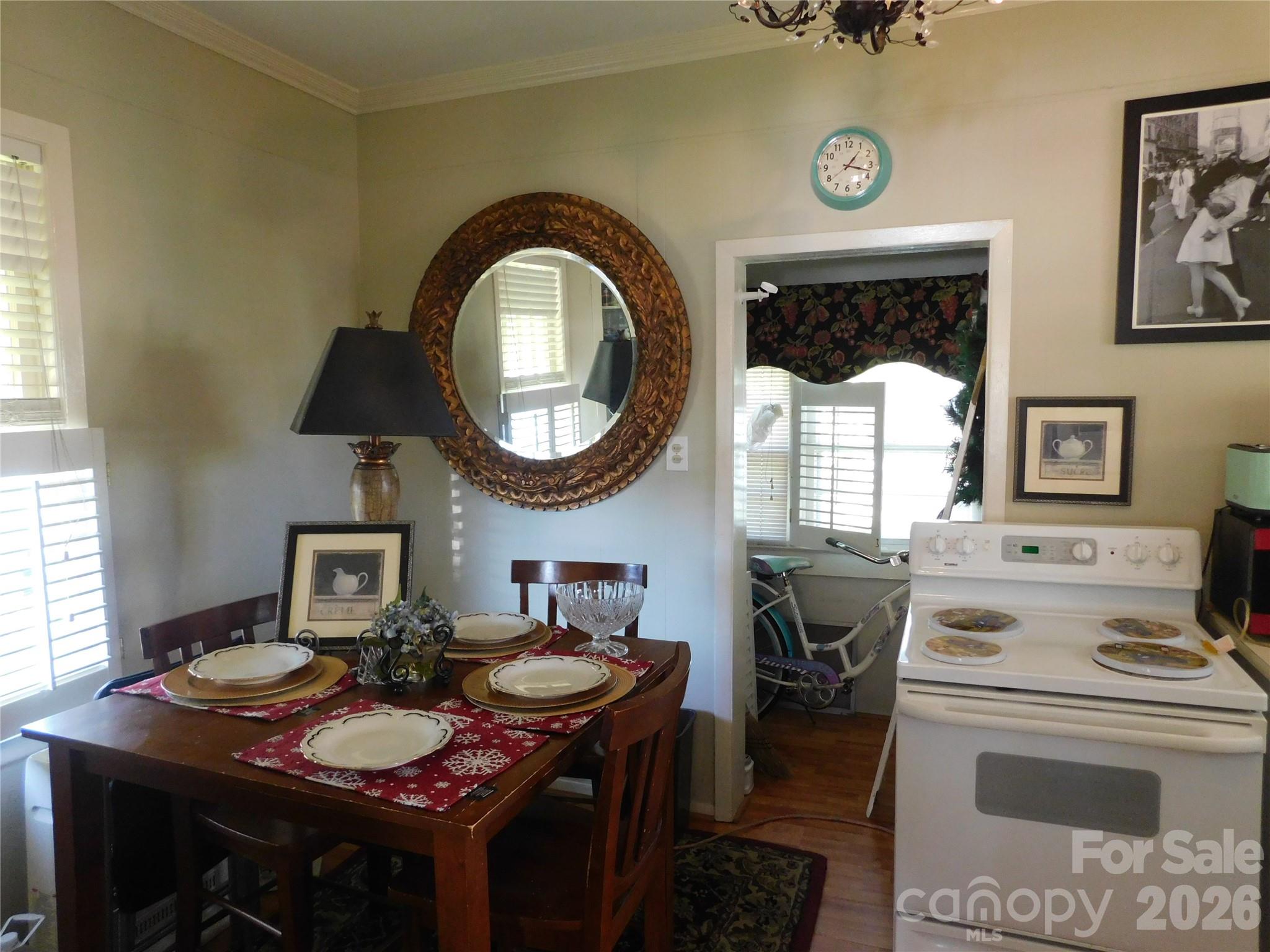 221 S Charlotte Avenue Property Photo 19