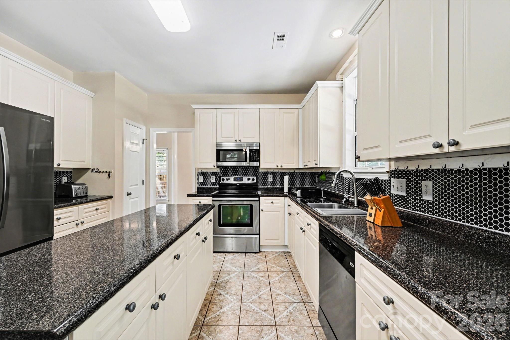 6900 Beamish Place Property Photo 11