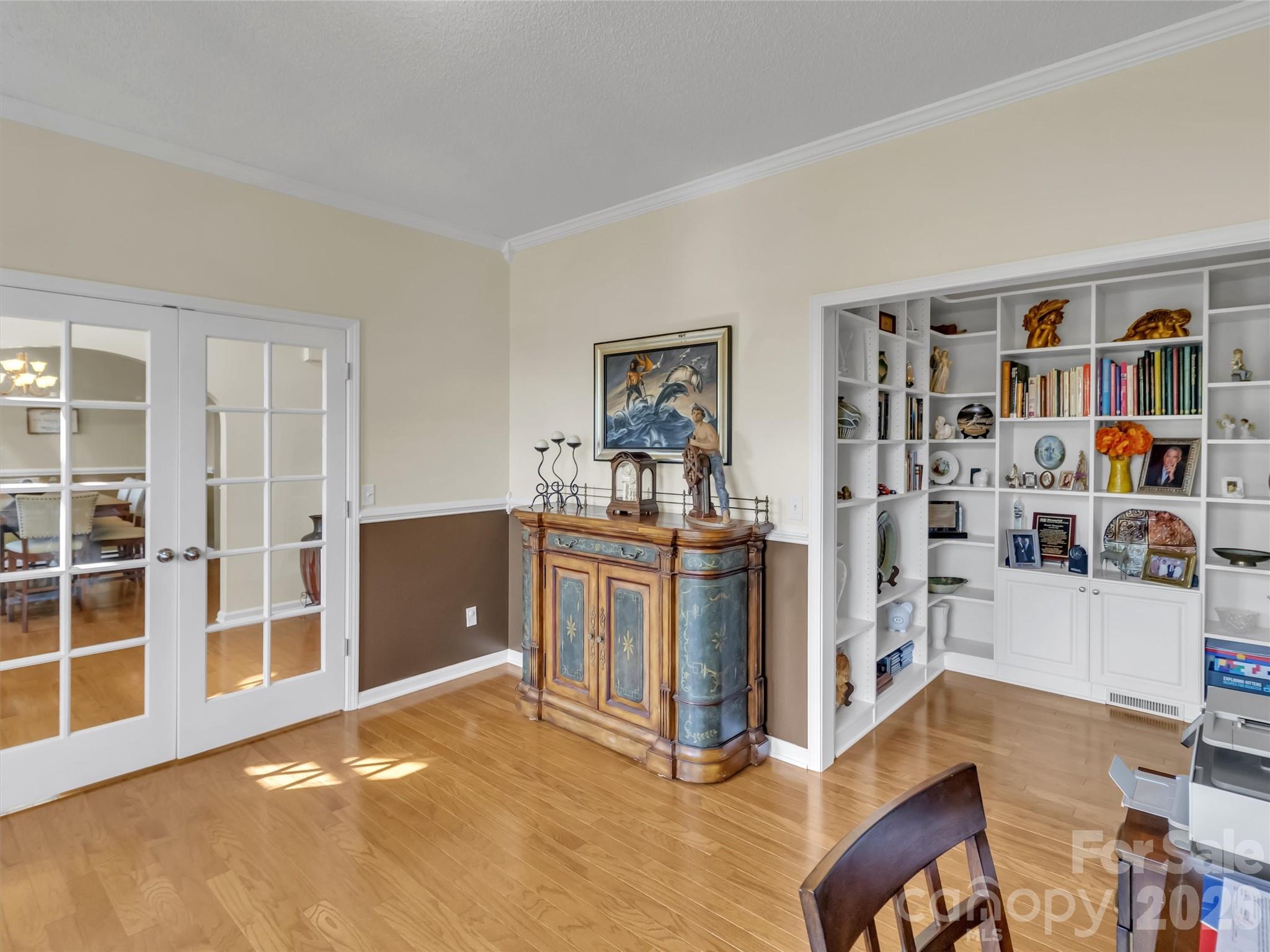 237 Midway Crossing Property Photo 8
