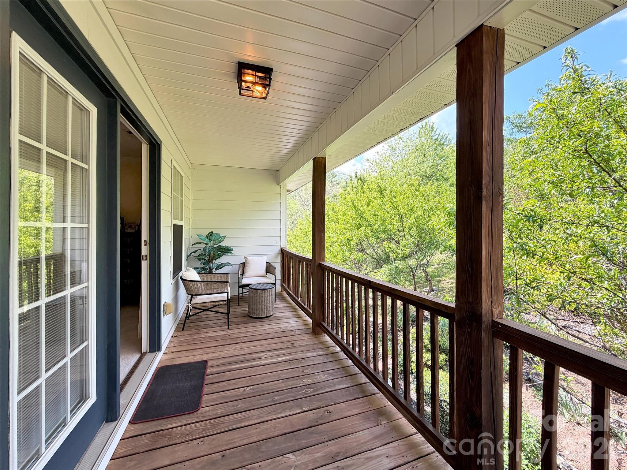 237 Midway Crossing Property Photo 28