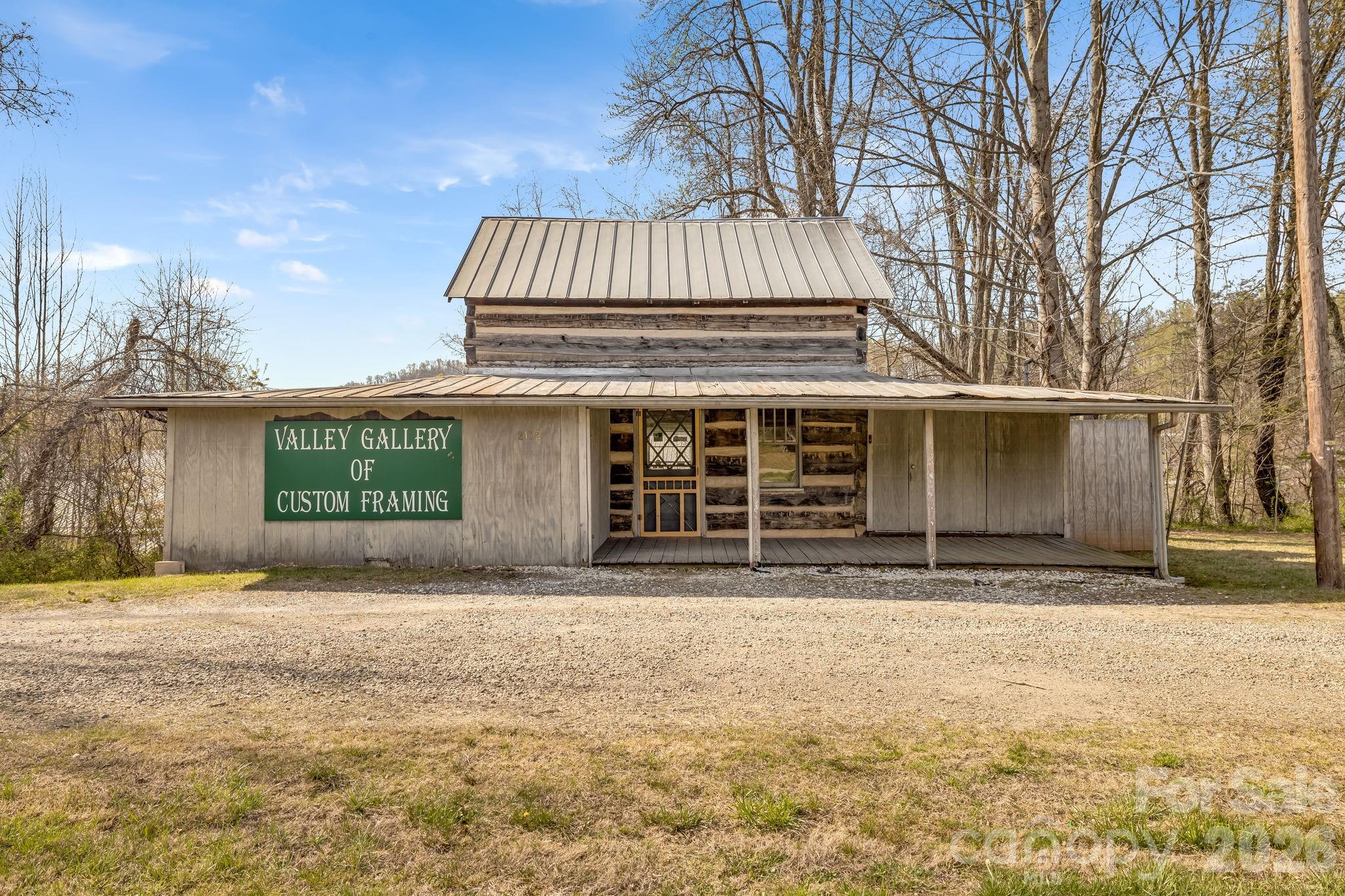 2172 Smokey Park Highway Property Photo 1