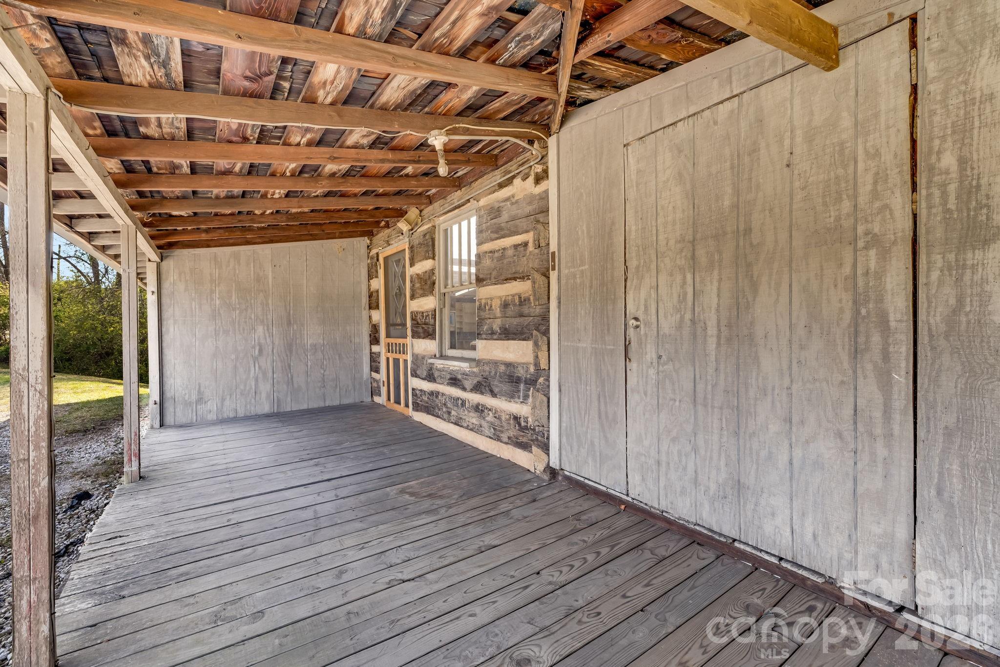2172 Smokey Park Highway Property Photo 3