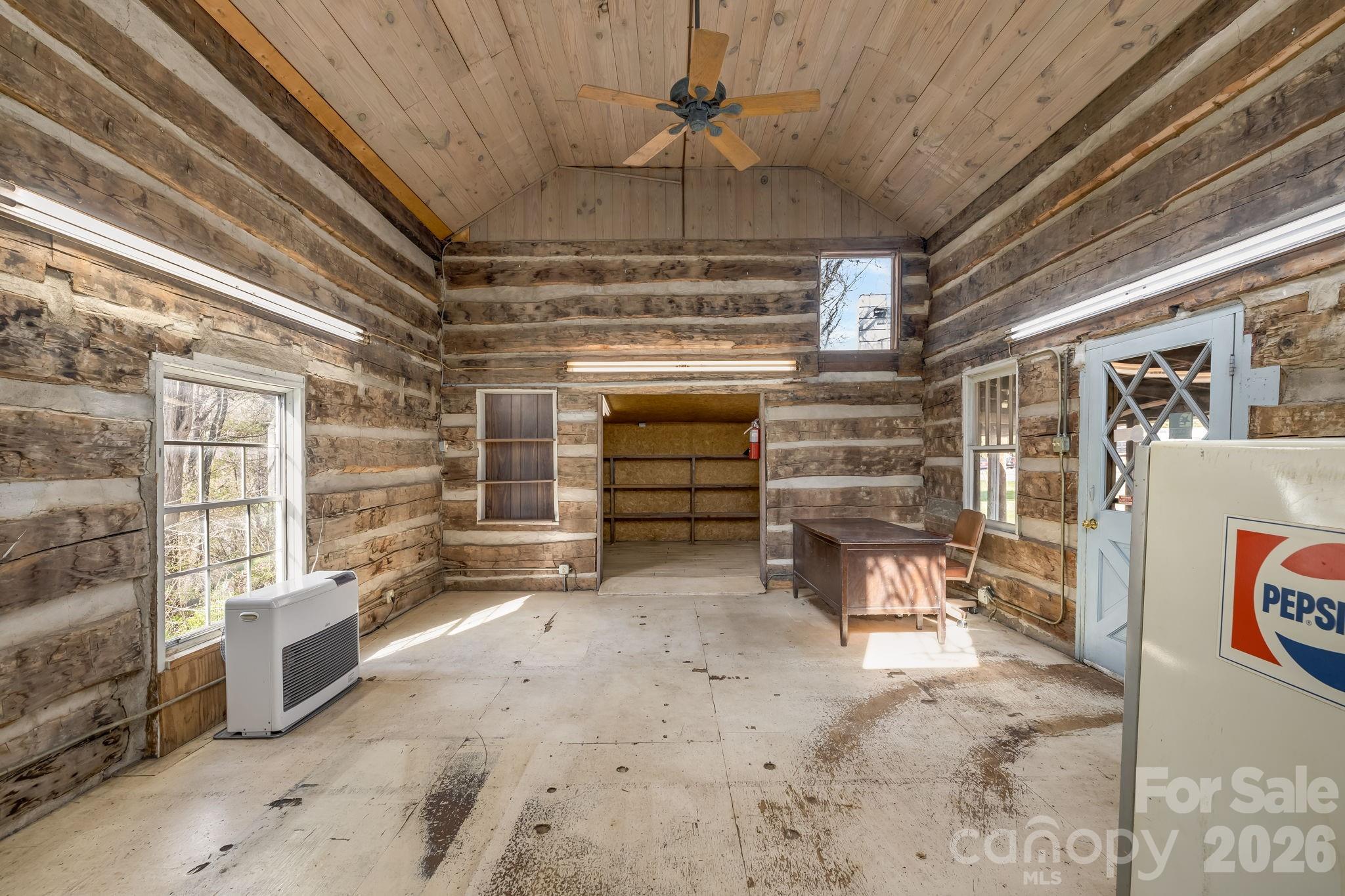 2172 Smokey Park Highway Property Photo 4
