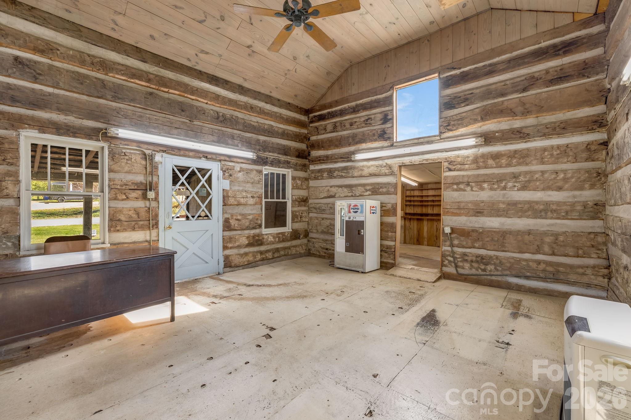 2172 Smokey Park Highway Property Photo 5