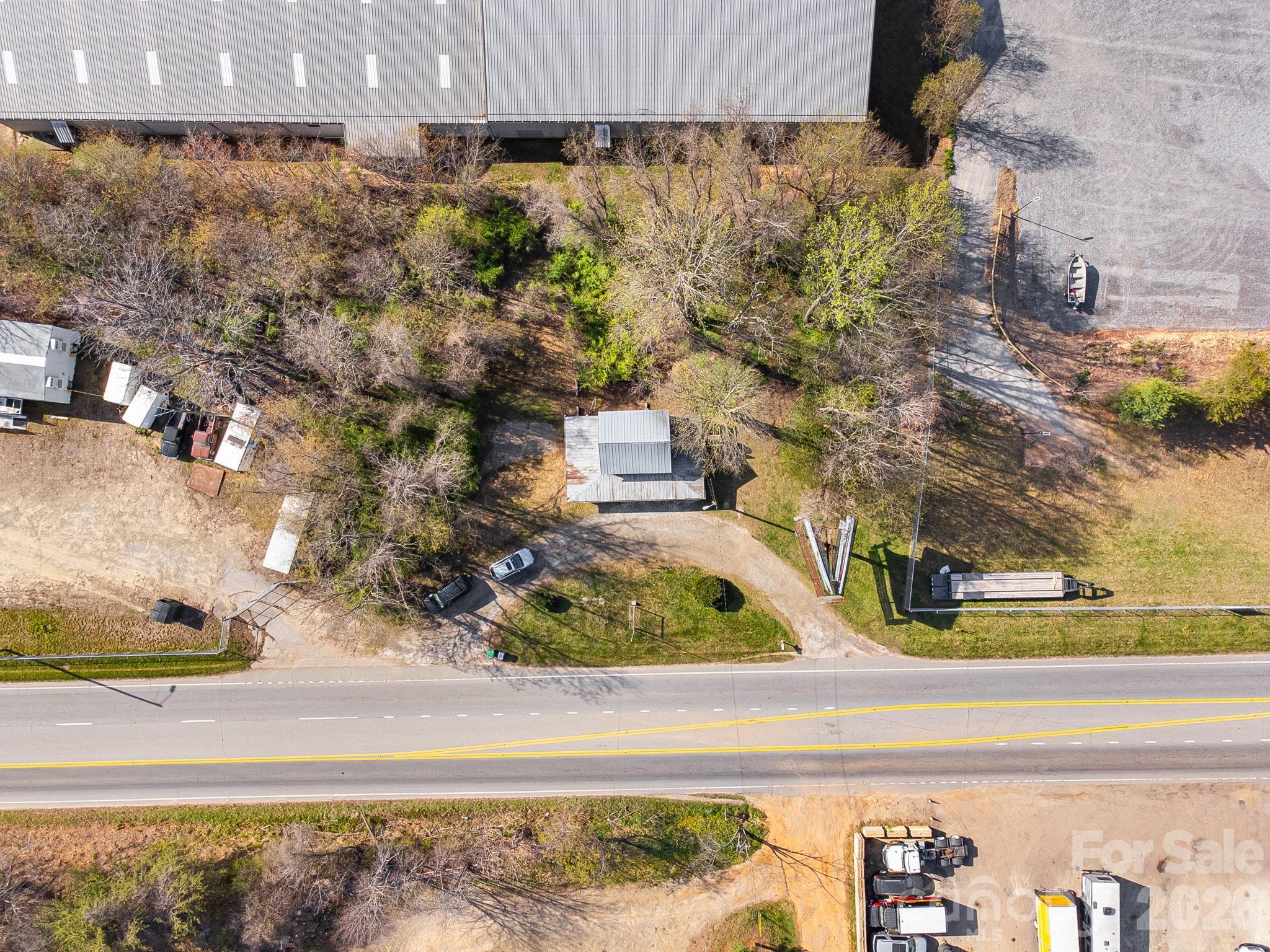 2172 Smokey Park Highway Property Photo 7